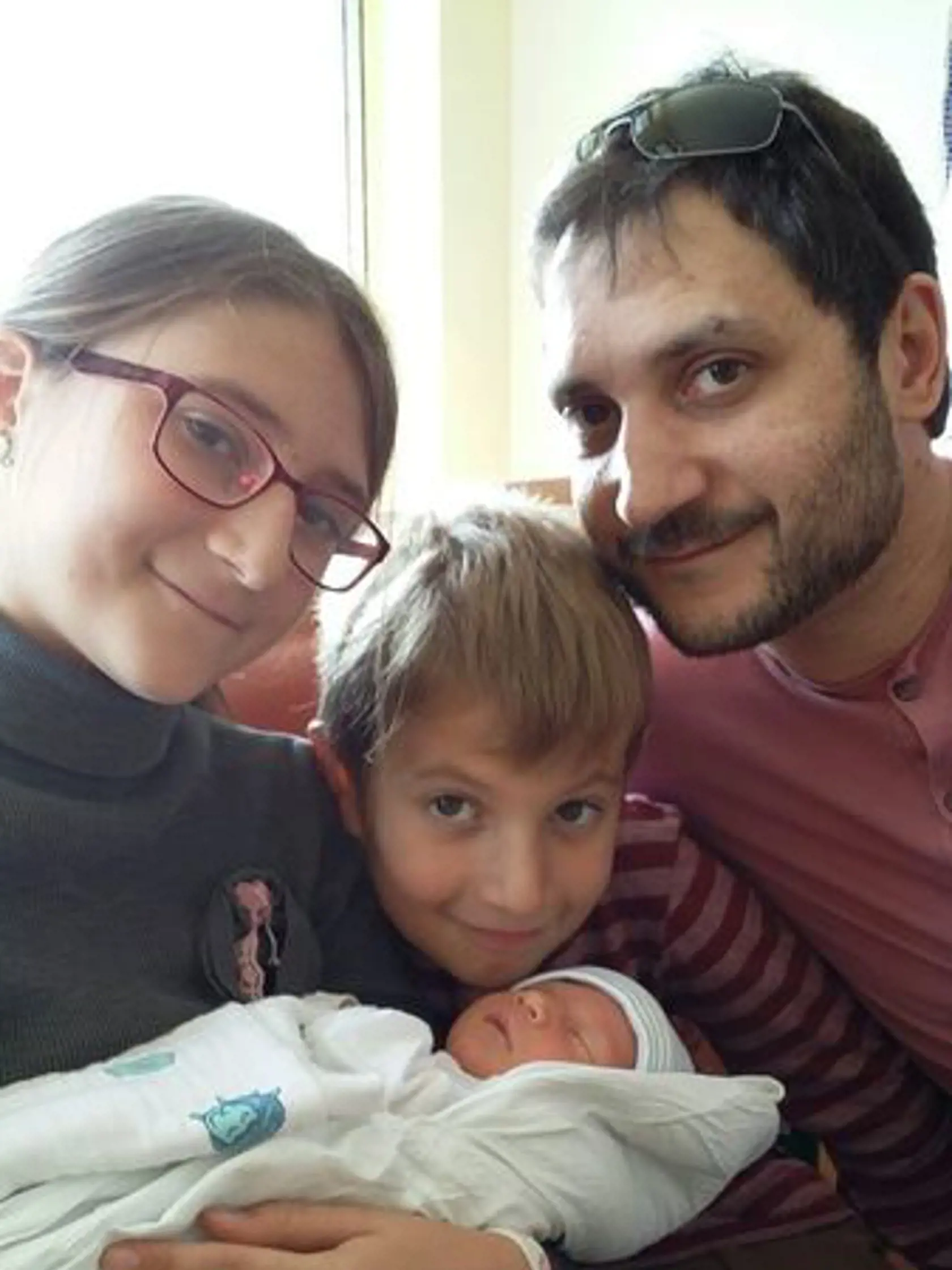 Moderátor Pavol Michalka s deťmi Paulínkou, Mirkom a malou Petrou.