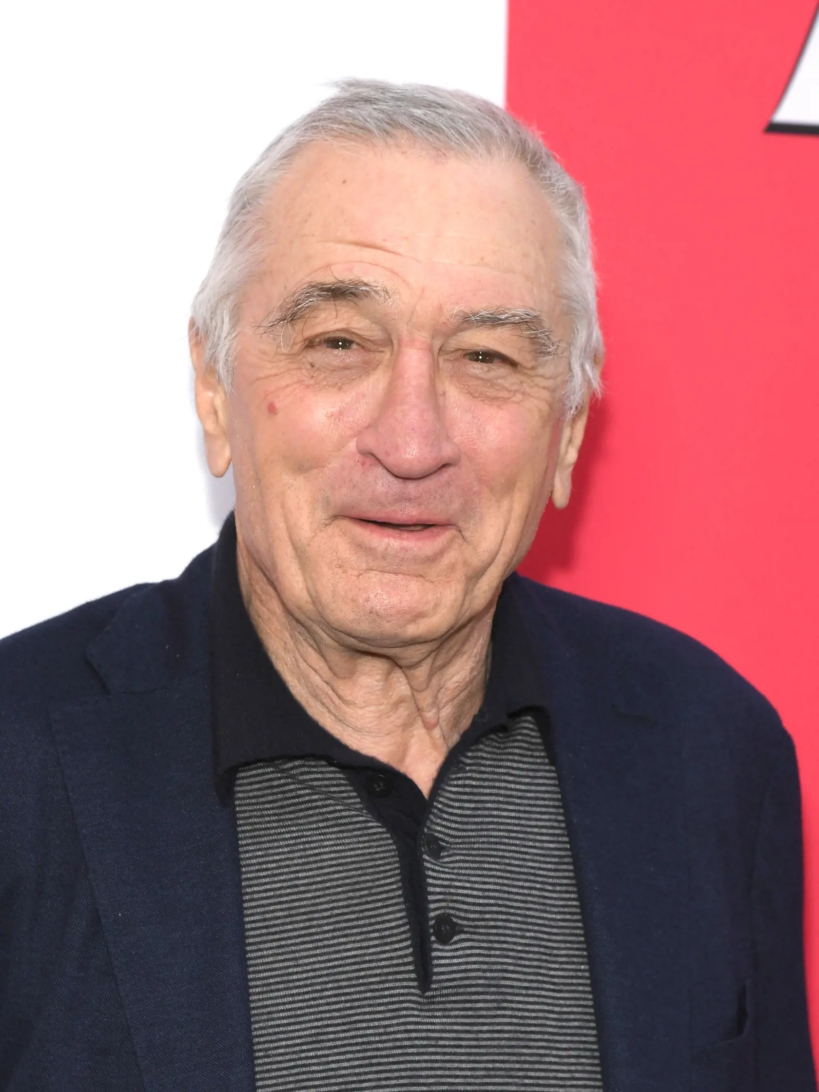 Legendárny herec Robert De Niro (79) zjavne ani zďaleka nepatrí do starého železa. Mnohí by si mohli myslieť, že vo vyššom veku sa usadí a bude žiť v ústraní, no opak je pravdou. Stal sa totiž otcom siedmeho dieťaťa.