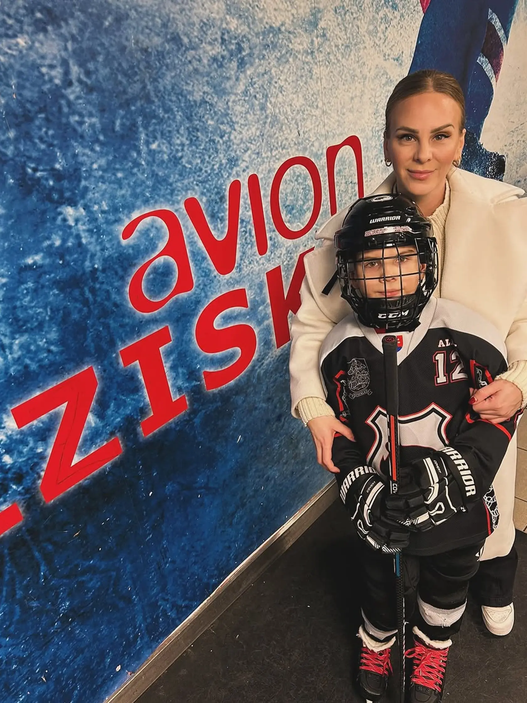 Jnauár 2025: Syn Barbory Balúchovej Alexander Ján, ktorého má s Borisom Kollárom, oslávil osem rokov. V deň narodenín odohral hokejový zápas. 