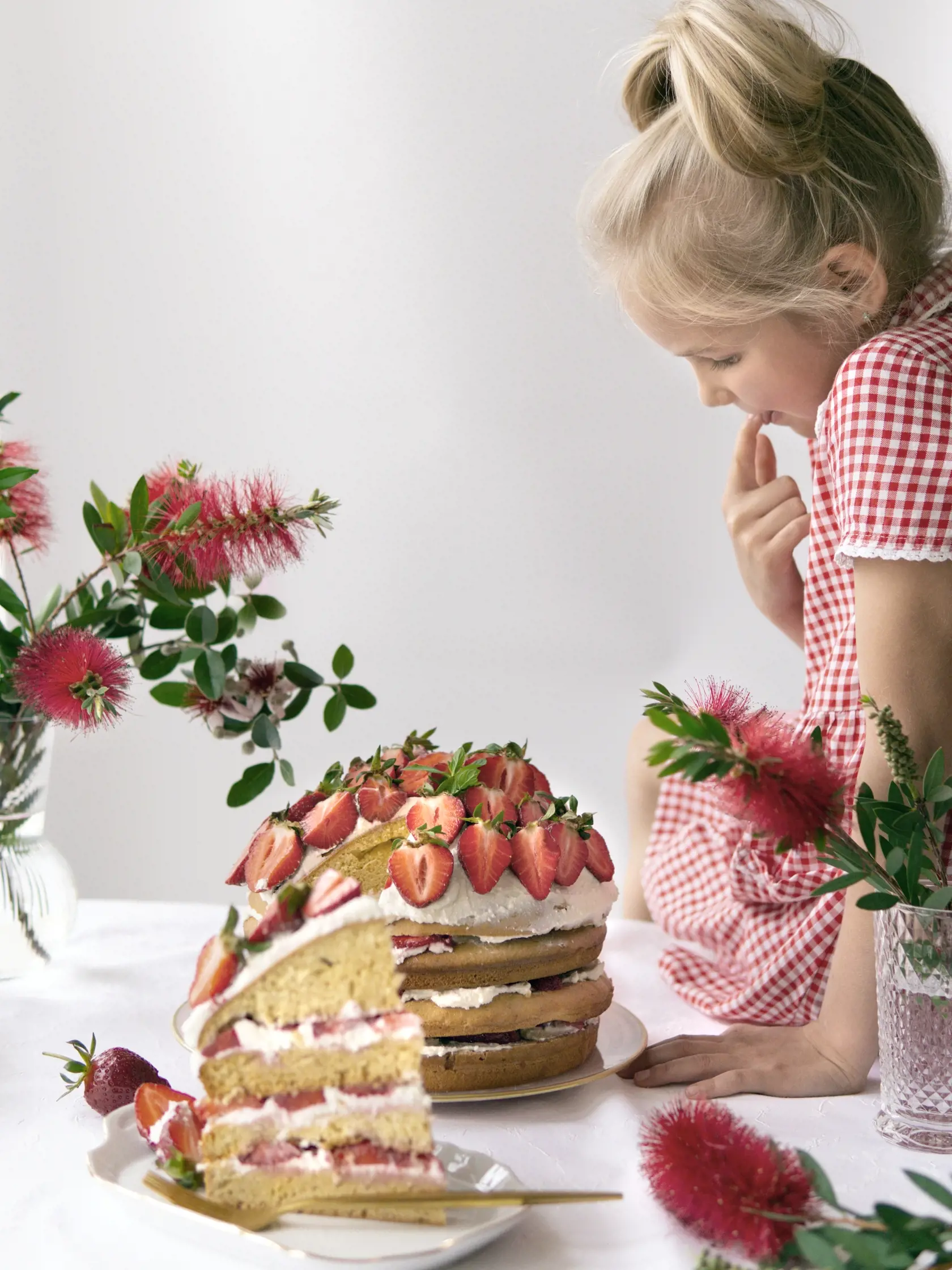 Mandľovo-jahodová torta s tvarohom