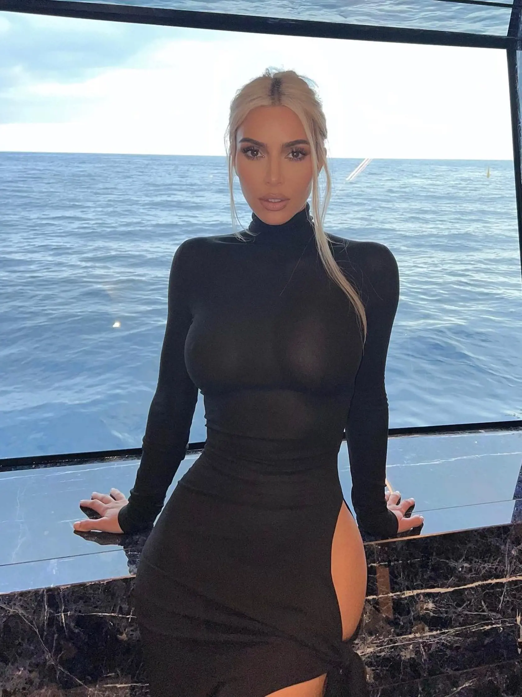 Kim Kardashian hore bez.