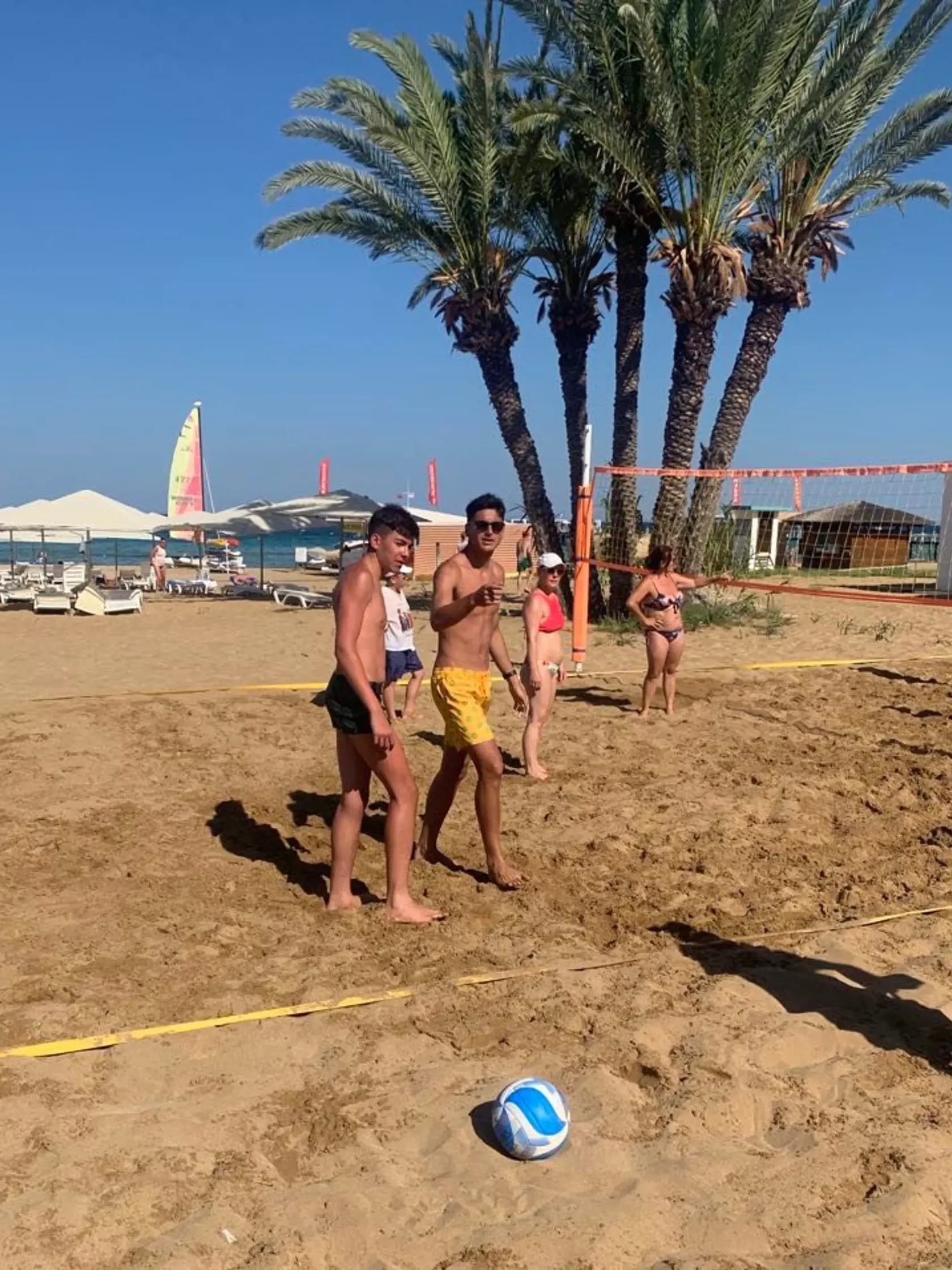 Aj synovia Tatarkovej športovali. Obľúbili si najmä plážový volejbal.