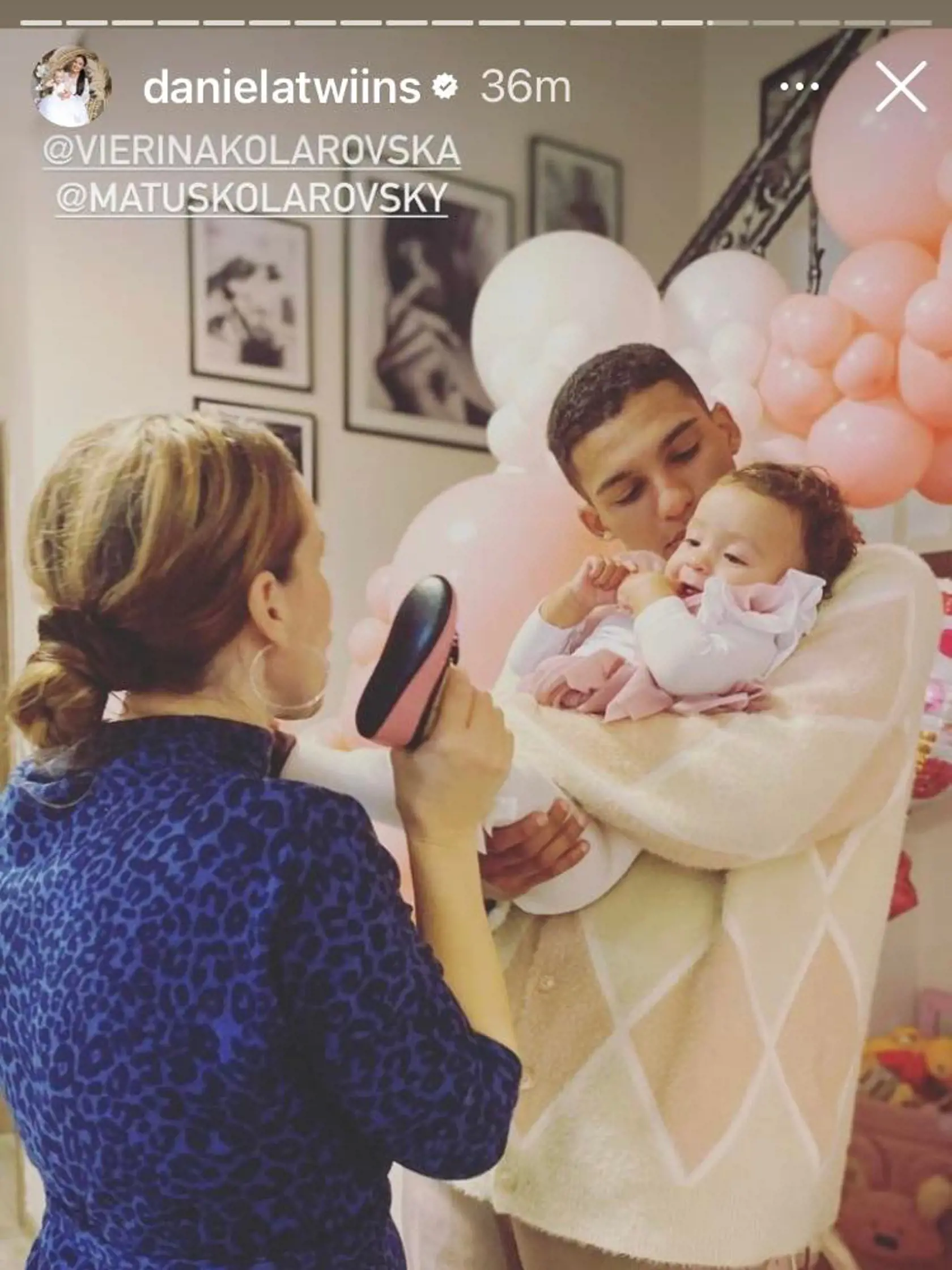 Dcéra twiinsky Veroniky Nízlovej Nea oslávila v novembri jeden rok. Na párty nechýbal ani jej otec - mladý herec Matúš Kolárovský a jeho mama Vierka.