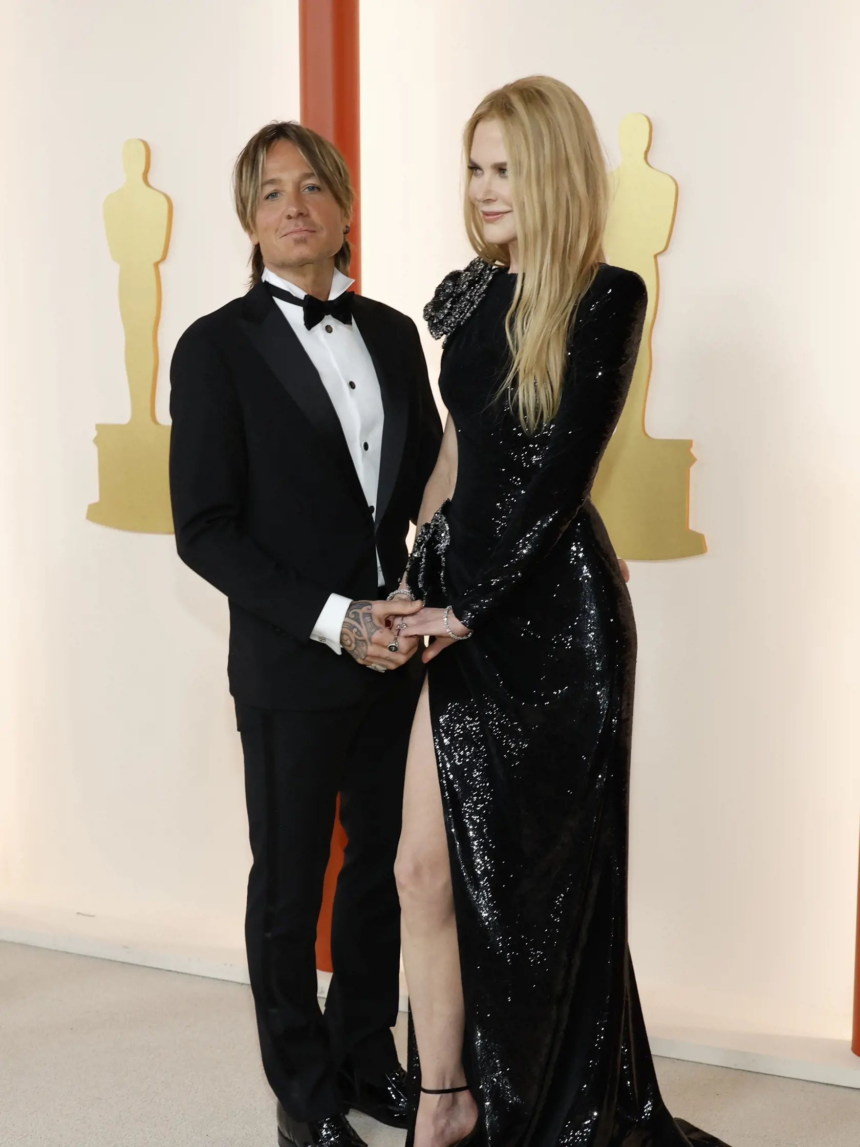 Herečka Nicole Kidman (55) síce na svoj vek nevyzerá, no najnovšie sa na Oscaroch predviedla s celkom zmenenou tvárou a divným správaním, ktoré pôsobilo podnapito. Okrem dokonalej postavy predviedla aj mladistvý vzhľad, ktorý zjavne nepatrí len matke prírode, ale aj šikovným rukám chirurga.