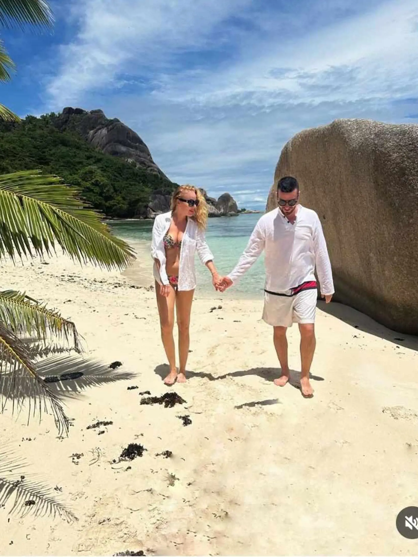 Karin a Dávid si užívajú svoju lásku na Seycheloch. Herečka zároveň predviedla dokonalú postavičku v bikinách.