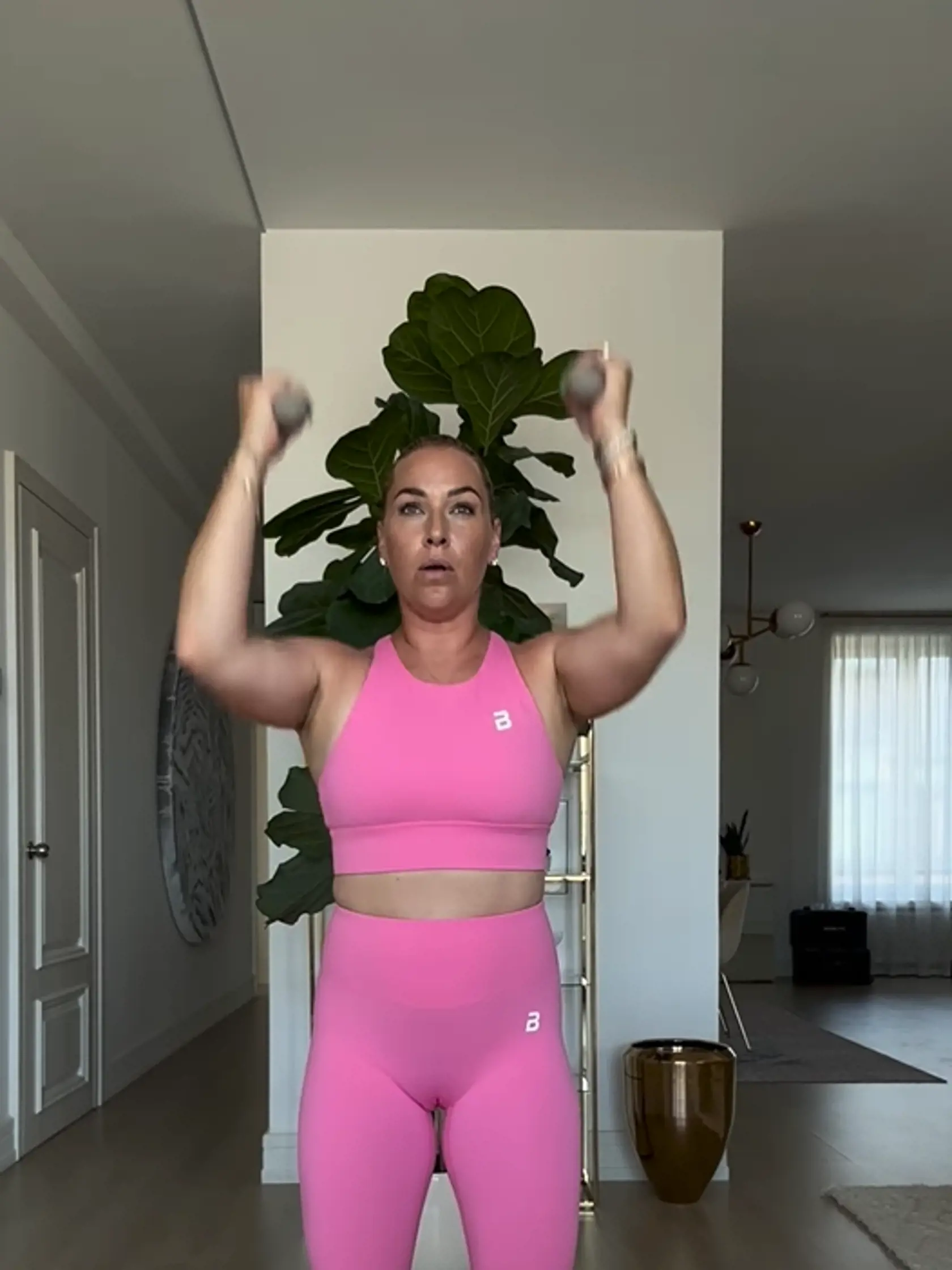 Dominika Cibulková stále cvičí a pracuje na svojej postave aj v lete.