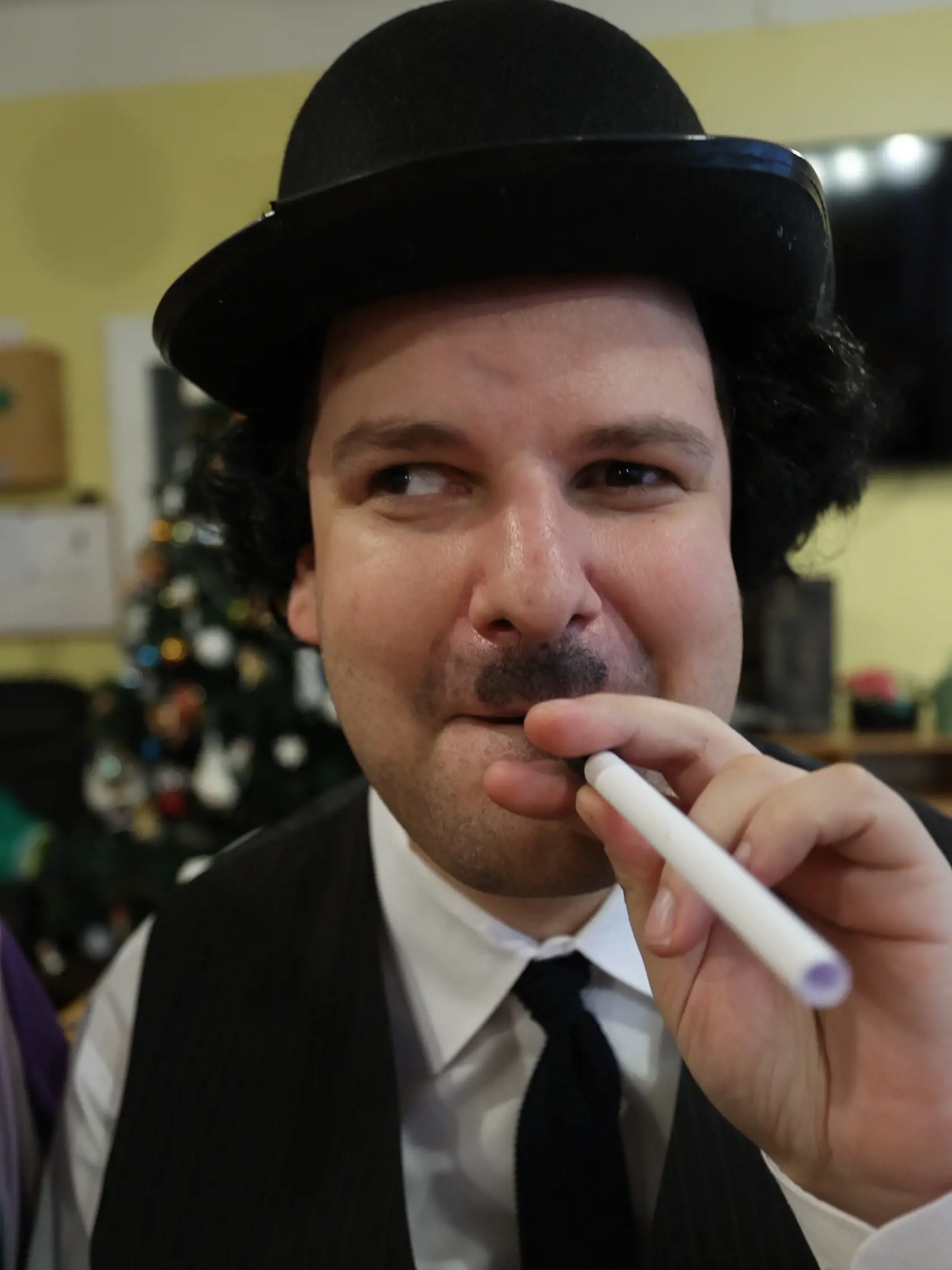 Ďalším nadšeným hercom je 38-ročný Erik, ktorý vo svojom predstavení stvárnil Charlieho Chaplina. 