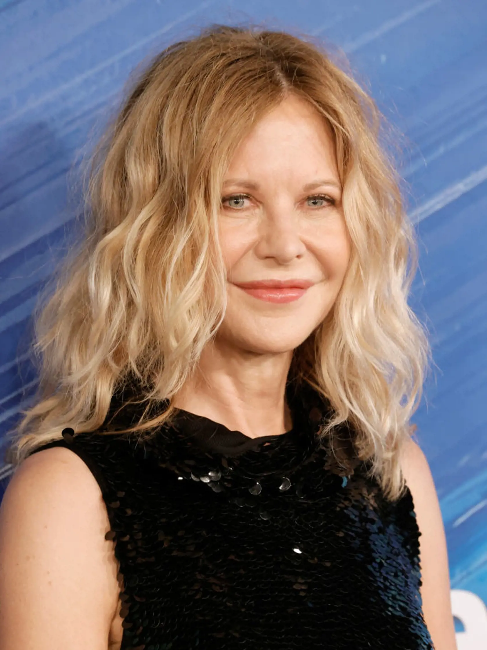 Meg Ryan prekvapila v krásnych čiernych šatách. Pristalo jej to, v 59 rokoch vyzerá veľmi mladistvo!