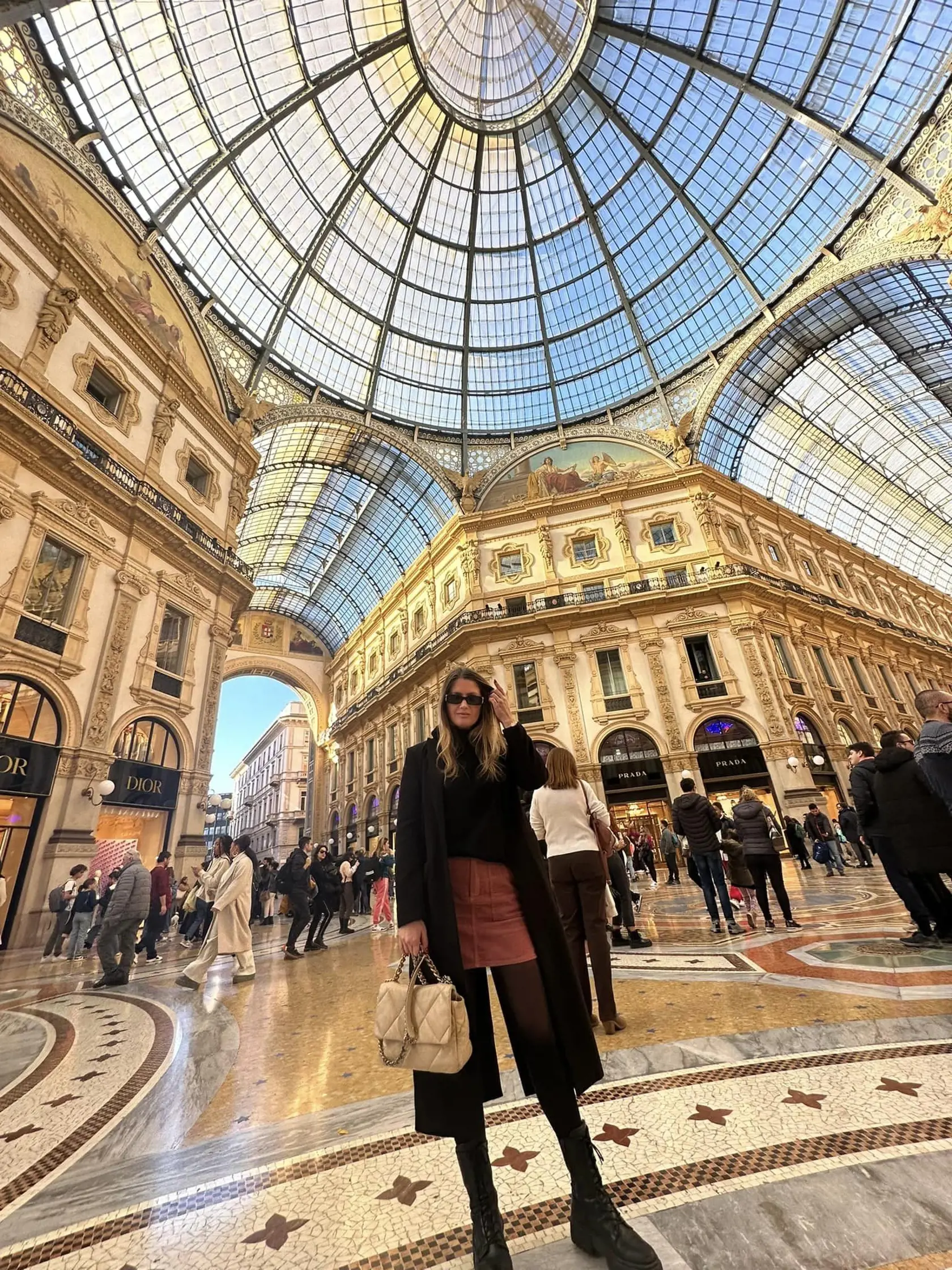 Eva síce pózuje pred pasážou s luxusnými butikmi, či aj niektorý navštívila, nevedno.