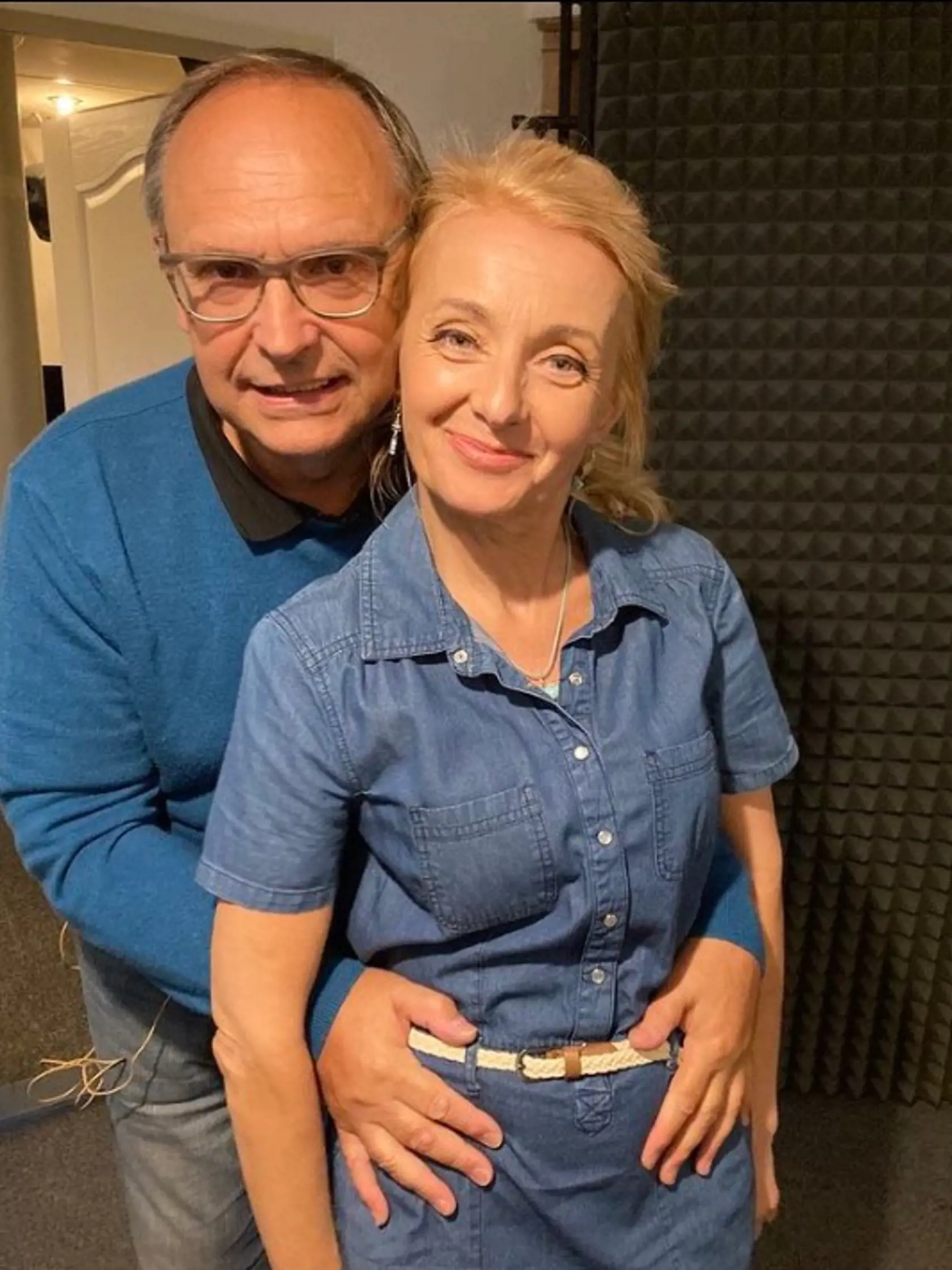 Poznáte toho pána? Je to herec Pavel Kikinčuk, známy ako Šimon Plánička zo Slunce, seno, jahody.