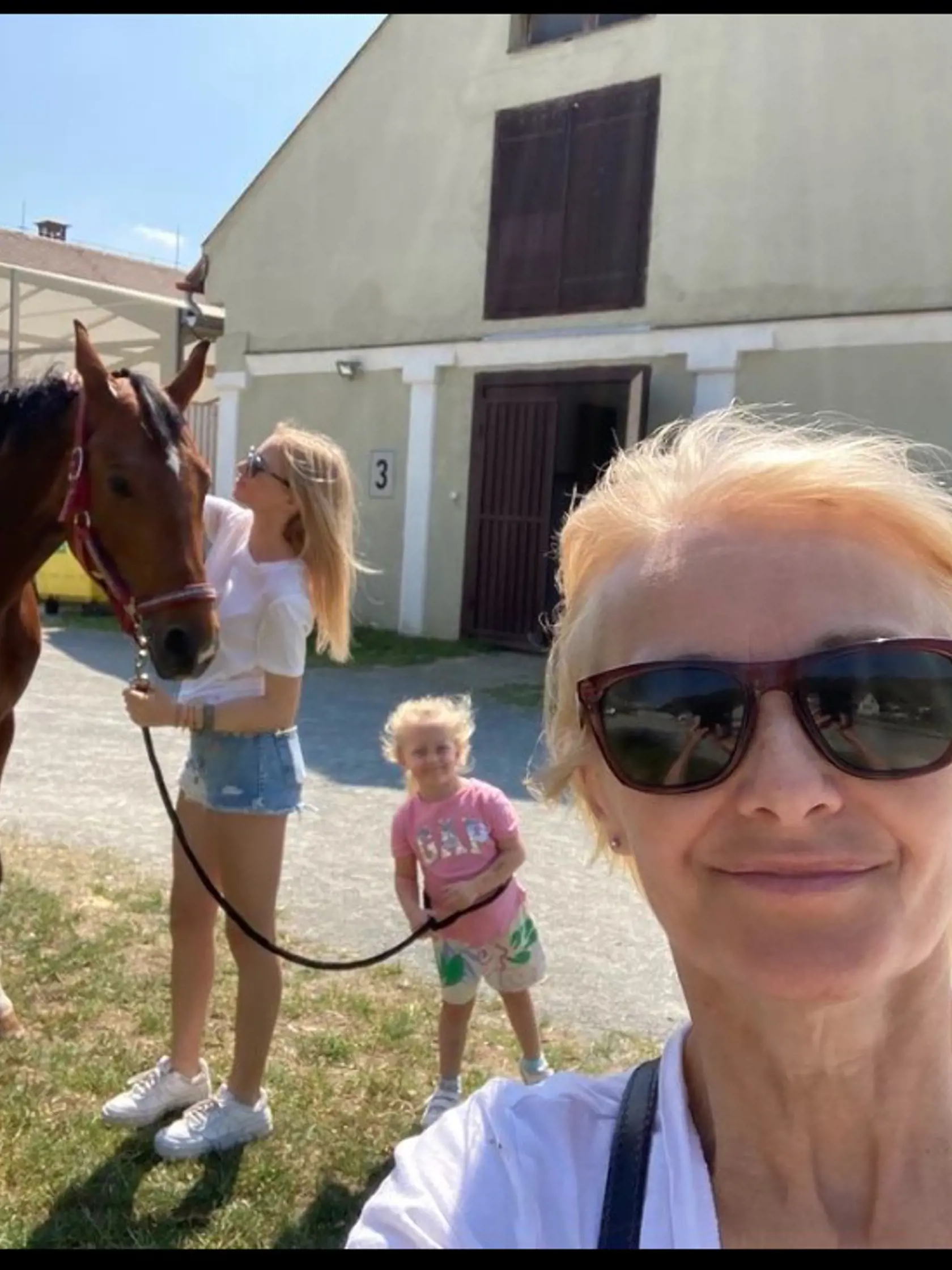 Kordula jazdí na koňoch a niečomu sa priučila už aj mama Veronika Žilková.