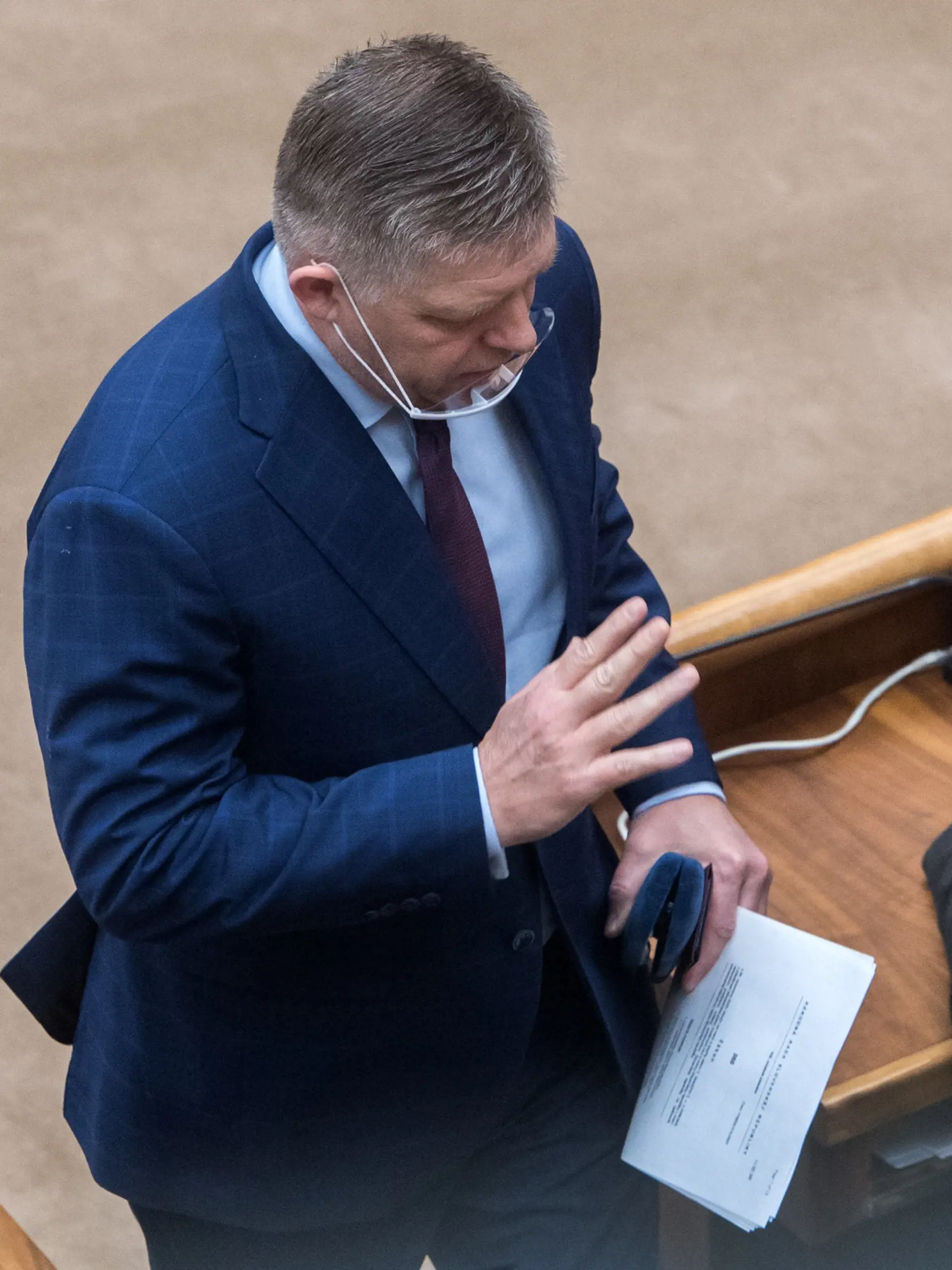 Na snímke poslanec parlamentu SR Robert Fico (Smer-SD) počas 18. schôdze NR SR 17. decembra 2020 v Bratislave. FOTO TASR - Martin Baumann