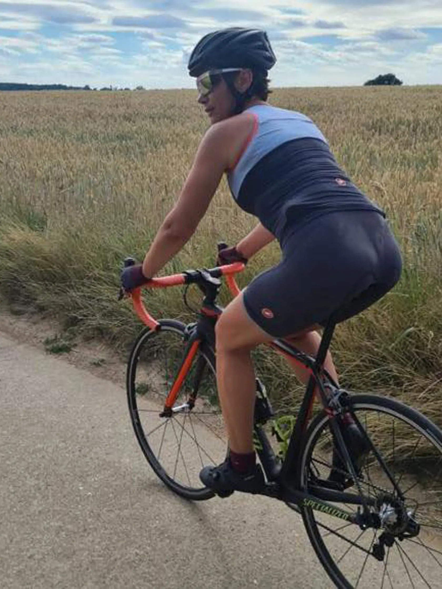 Nicholsonová najnovšie prekvapila aj poriadne horúcim záberom! Na svojom profile zverejnila fotografie, kde ju vidno v obtiahnutých cyklistických nohaviciach, z ktorých jej presvitá dokonca aj spodné prádlo!