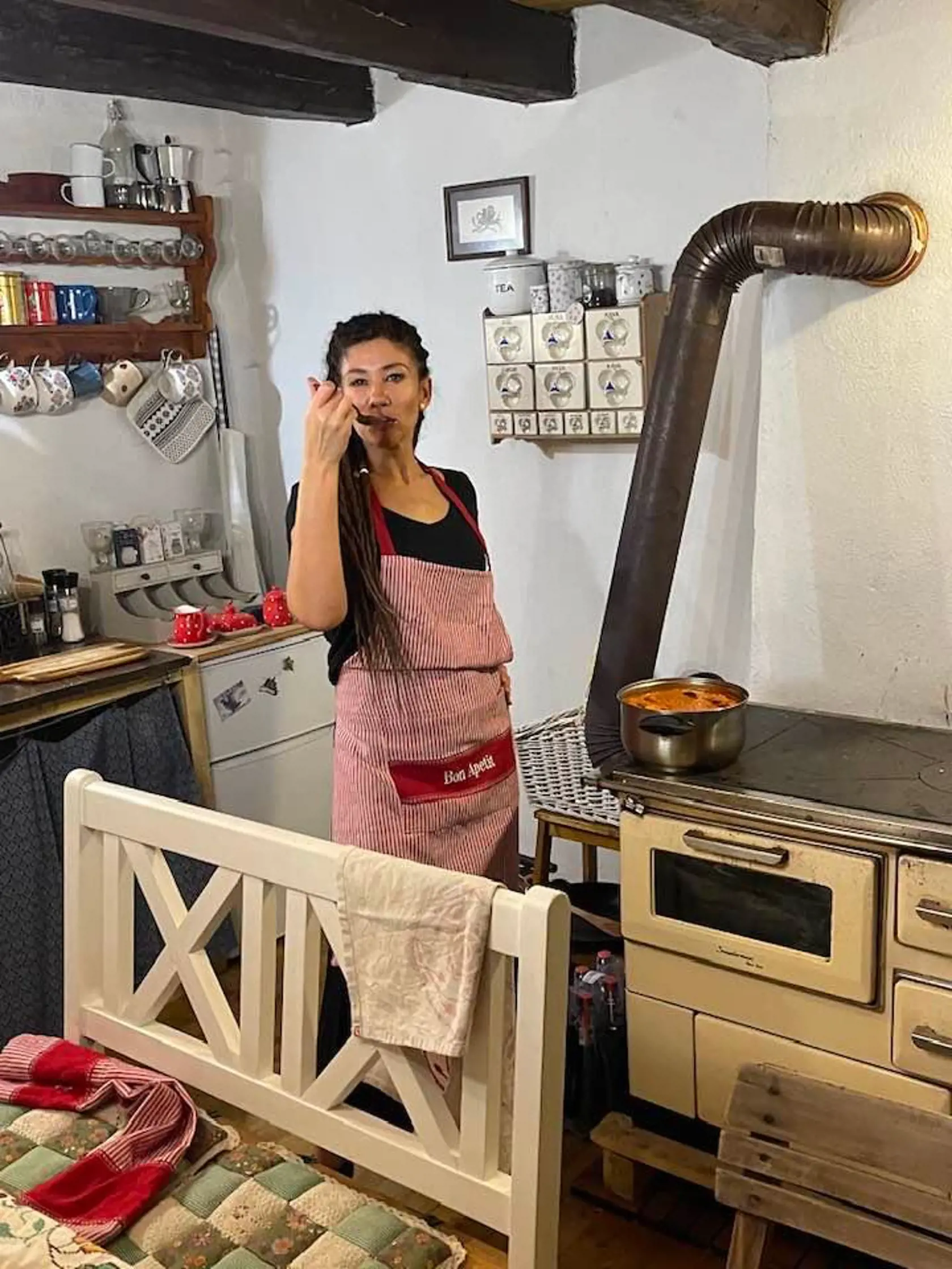 "U nás, na našej tradičnej baníckej chalúpke, sa dnes večer podáva špičková vegetarianska India 😜," napísala Nicholsonová.