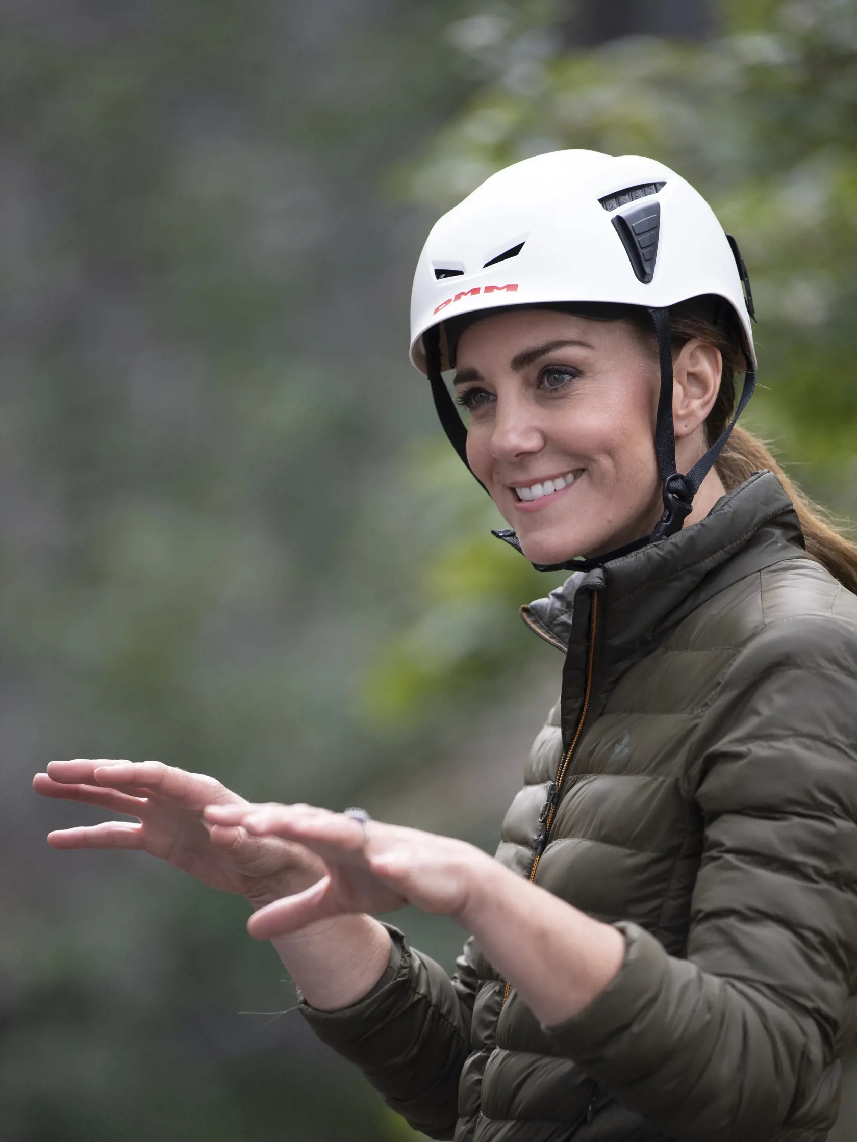 Kate Middleton počas cvičenia s kadetmi britského letectva.
