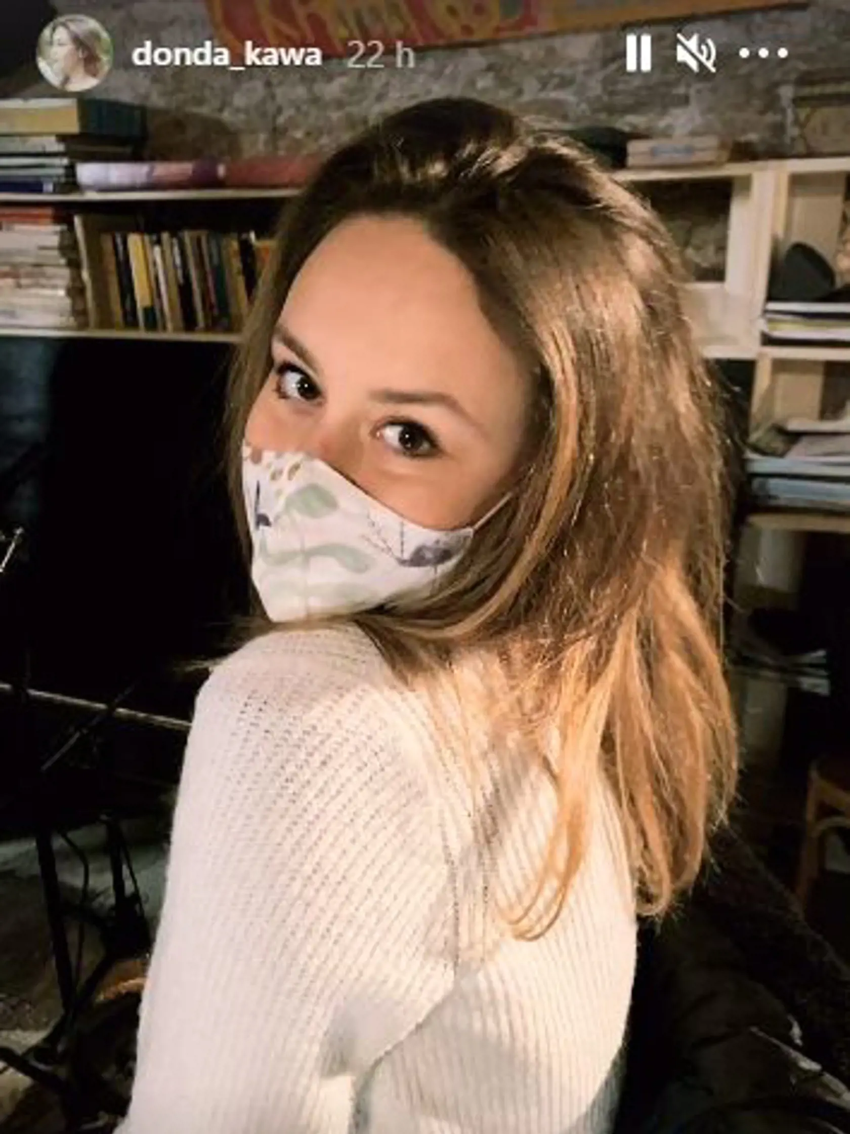 Dominika mala predtým svetlé hnedé vlasy.