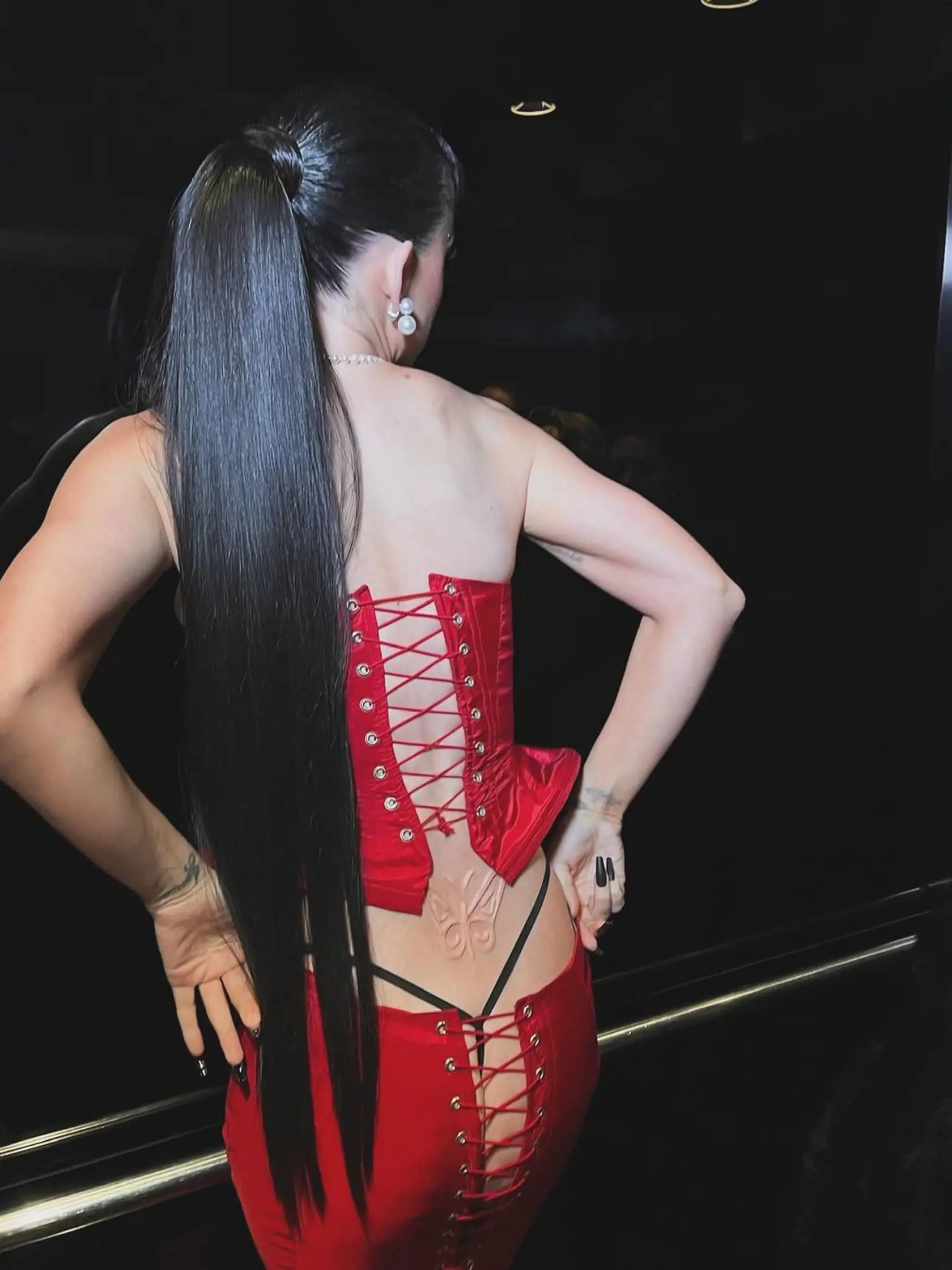 Ak bolo jej cieľom zaujať, rozhodne to Katy Perry urobila, tentokrát nie spevom, ale outfitom...
