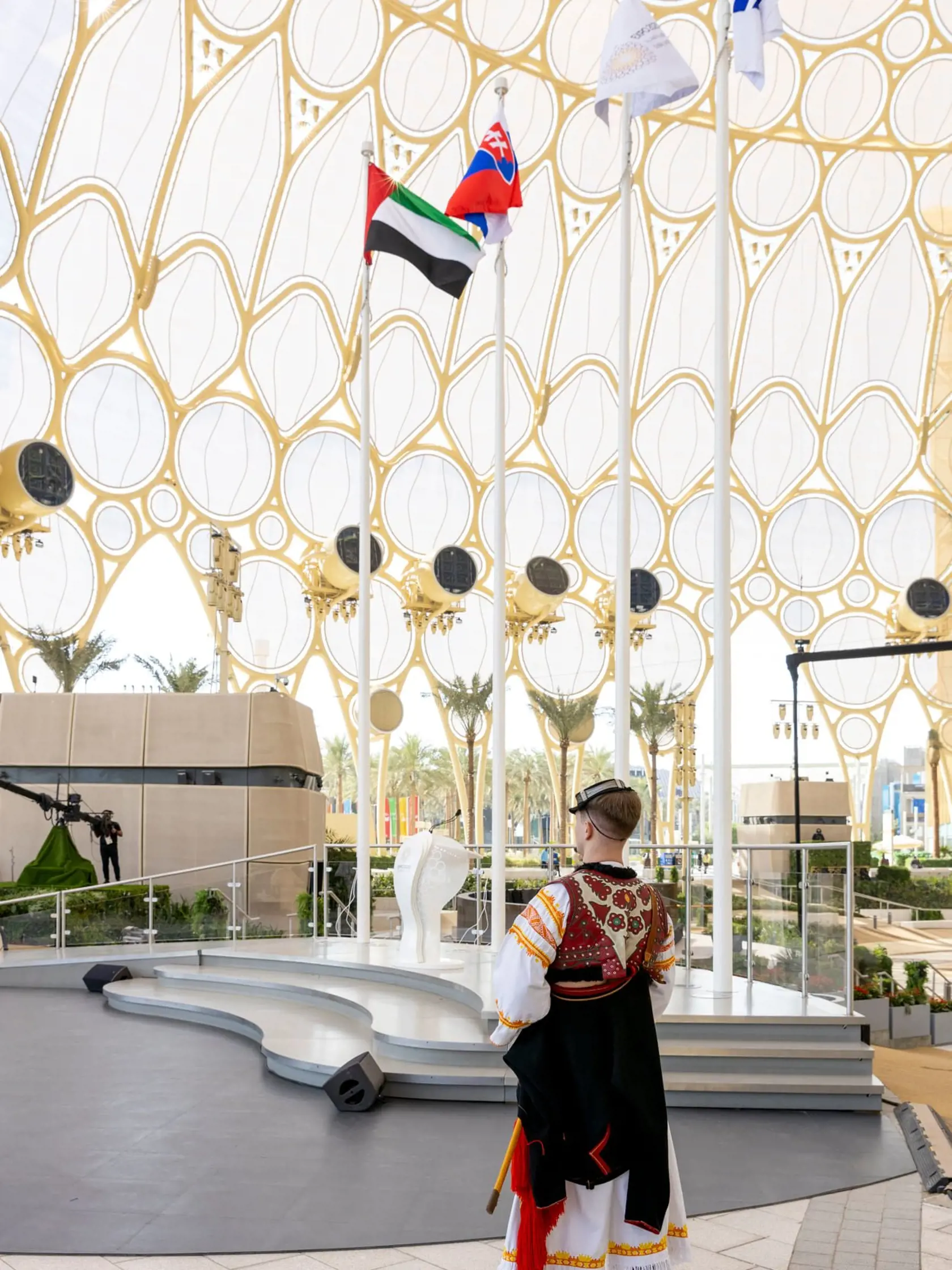 Divákov Národného slovenského dňa v Dubaji očaril svojím tanečným a speváckym vystúpením aj folklórny súbor SĽUK.