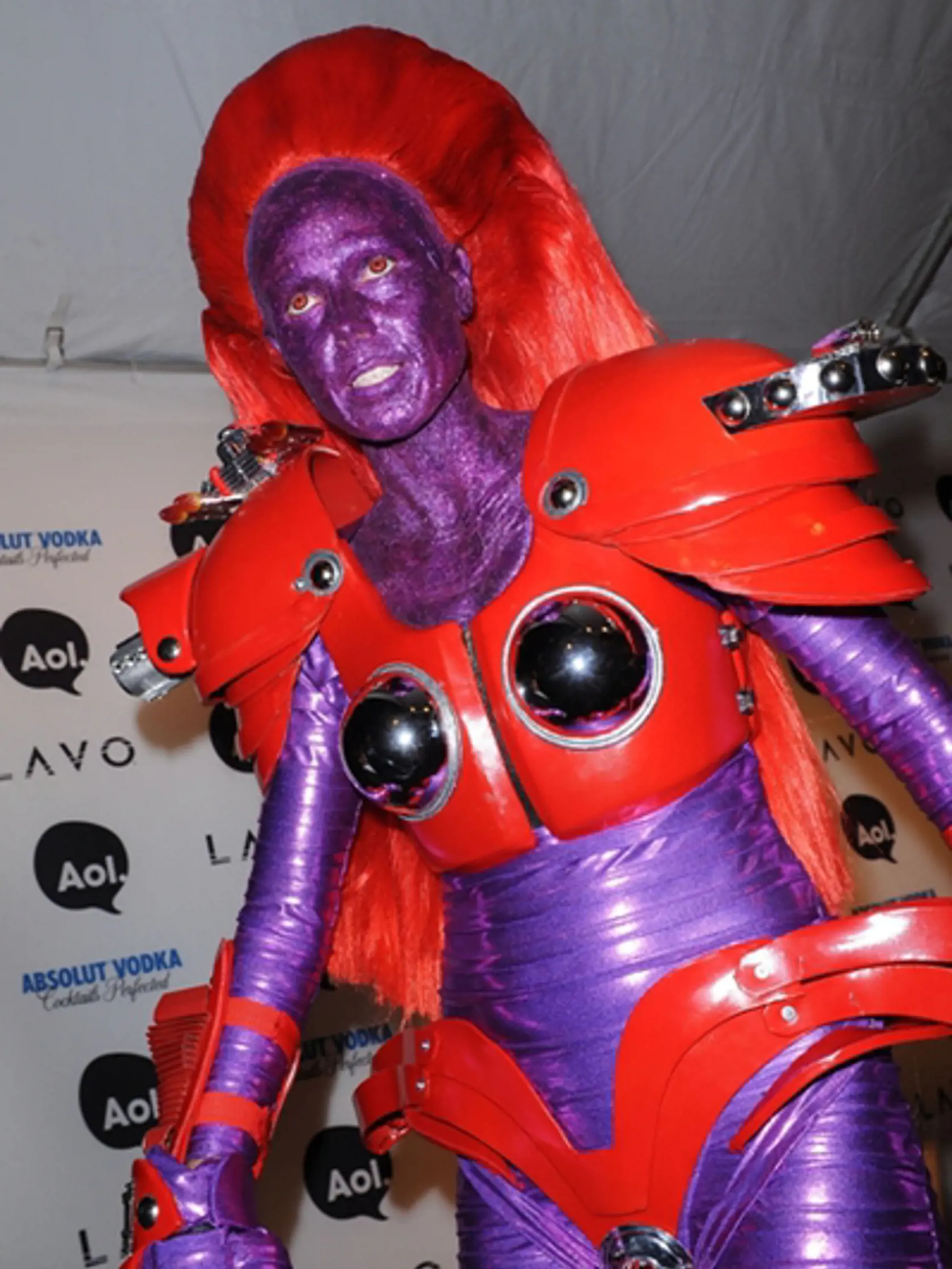 Fialové čudo:
Heidi Klum chcela vyzerať
ako mimozemský transformer.
Toto jej z toho vyšlo .