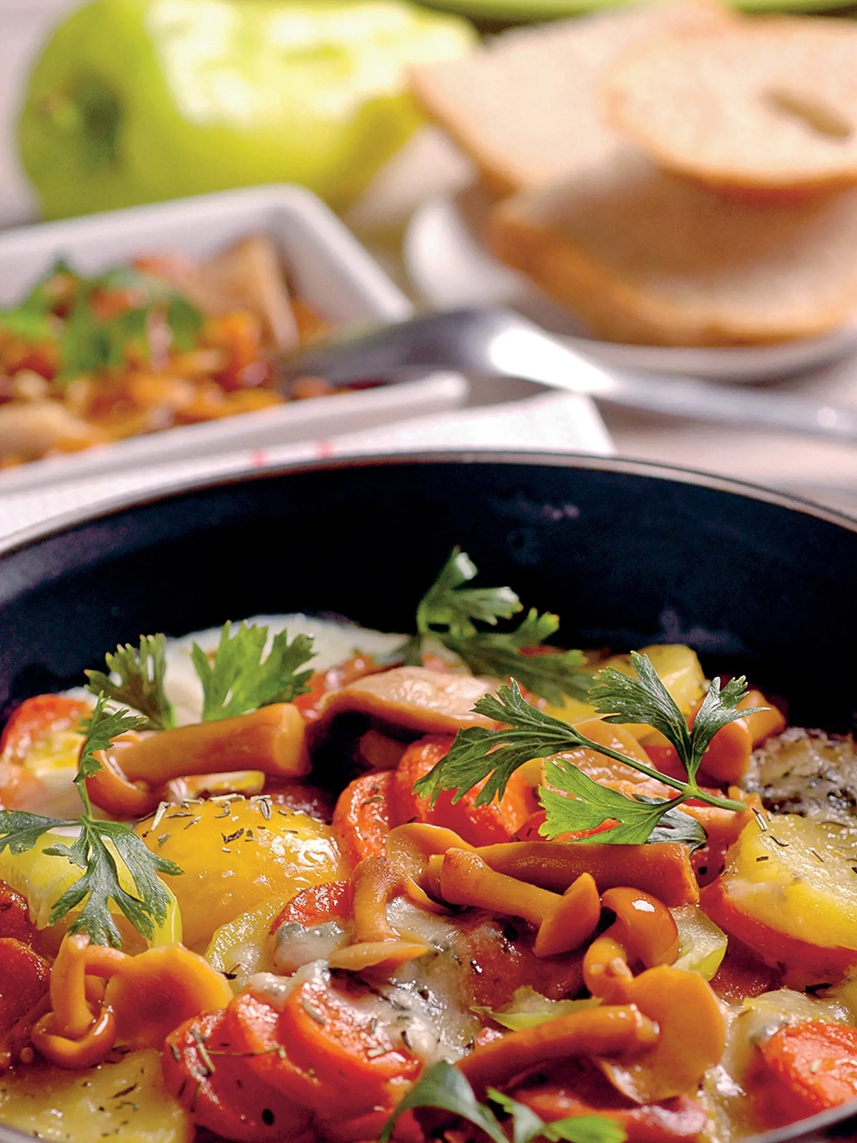 Zeleninová panvica s vajcom, recept, zemiaky, mrkva, pór, huby, hríby, bylinky, petržlen
Foto: Peter Záhradník
Uverejnené: Báječná Žena č. 43/08
pôvodný súbor:zeleninova panvica s vajcom RYCHLOVKA.eps