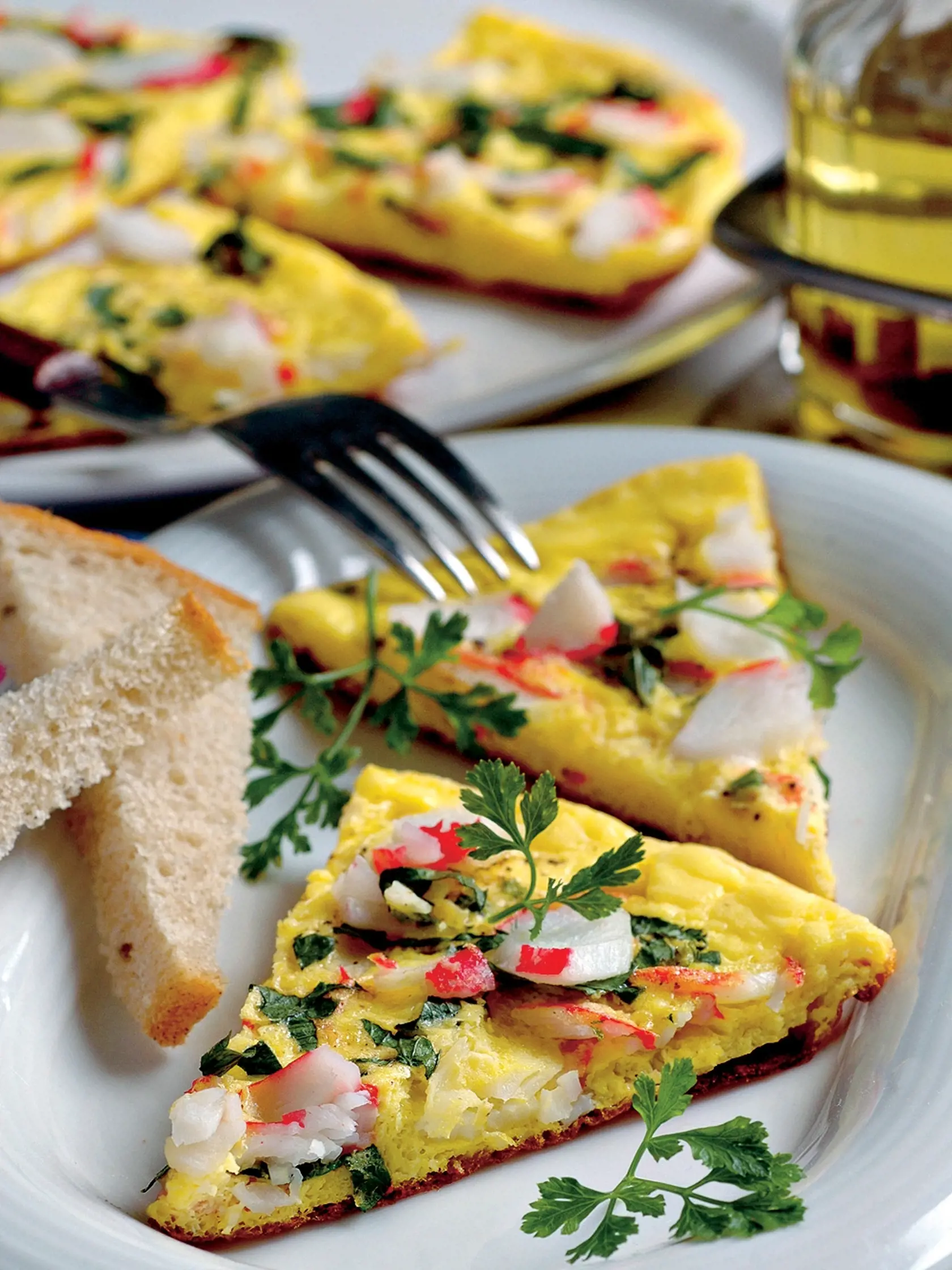 Omeleta s krabími tyčinkami, recept, vajcia, smotana, korenie, vegeta, bylinky, chleba
Foto: Peter Záhradník
Uverejnené: Báječná Žena č. 39/08
pôvodný súbor:omeleta s krabimi tycinkami RYCHLOVKA.eps