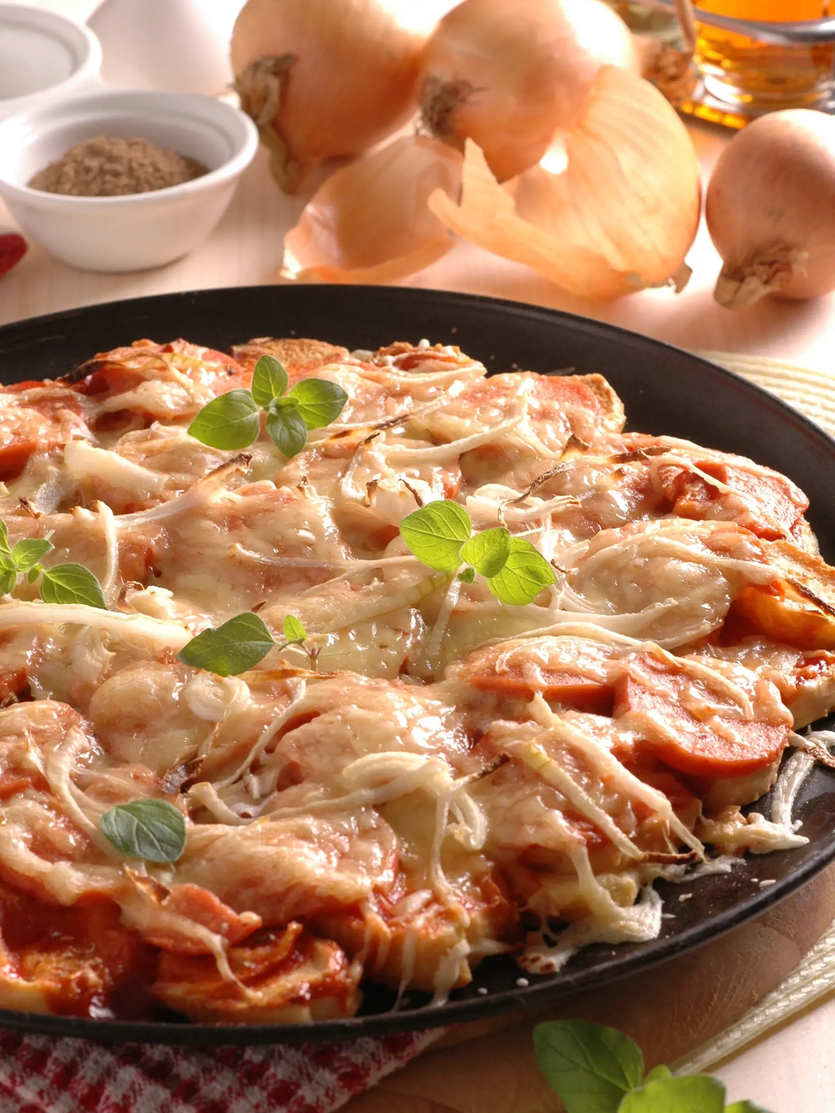jedlo, strava, recepty, rýchla pizza z rožkov, vajce, strúhanka, špekáčiky, lečo, oregano, strúhaný syr, cibuľa
foto: Peter Záhradník
uverejnené: Báječná žena 11/2010
pôvodný súbor:rychla pizza.eps