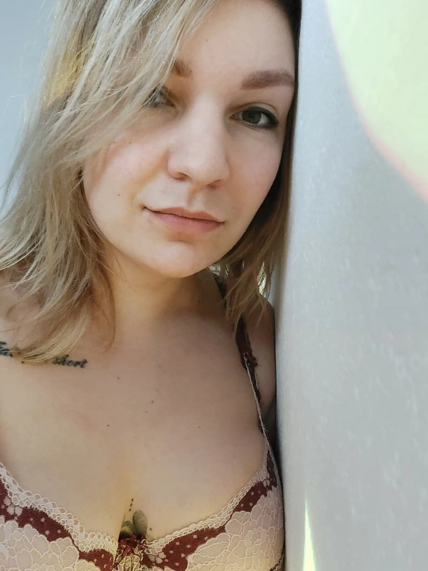 Simona Salátová sa ukázala iba v podprsenke