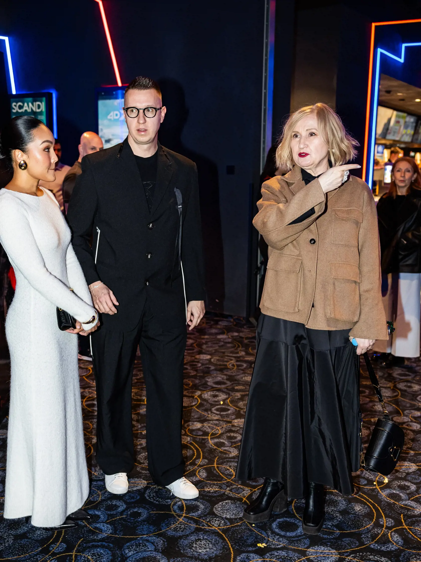 Premiéra filmu “ČERNÁK” v Bratislave. Na snímke prvá manželka Janka Kronera Adriana Kronerová. Na snímke so synom Jakubom a jeho manželkou.
