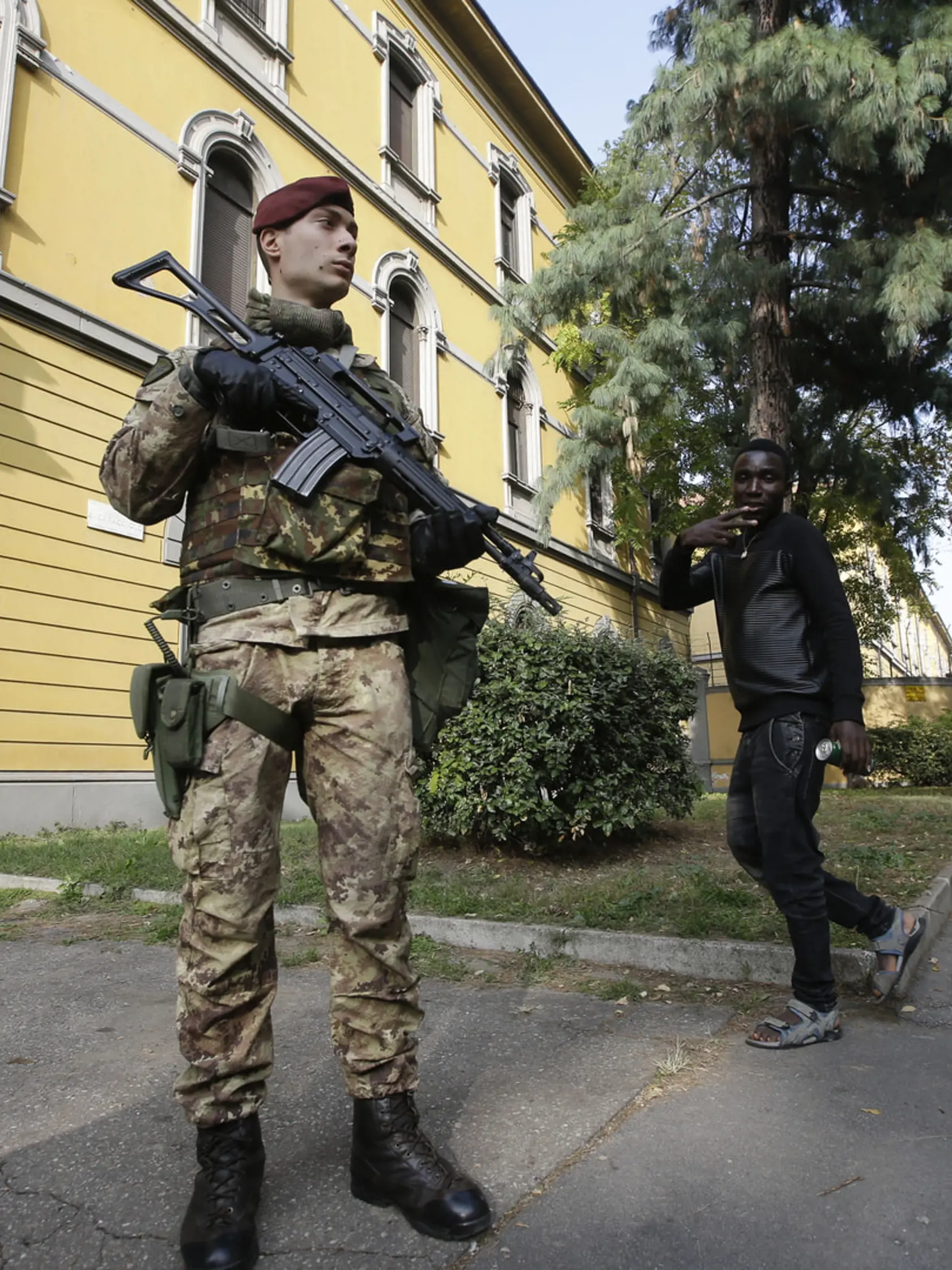 Amnesty International obvinila Taliansko z hrubého zaobchádzania s migrantmi.