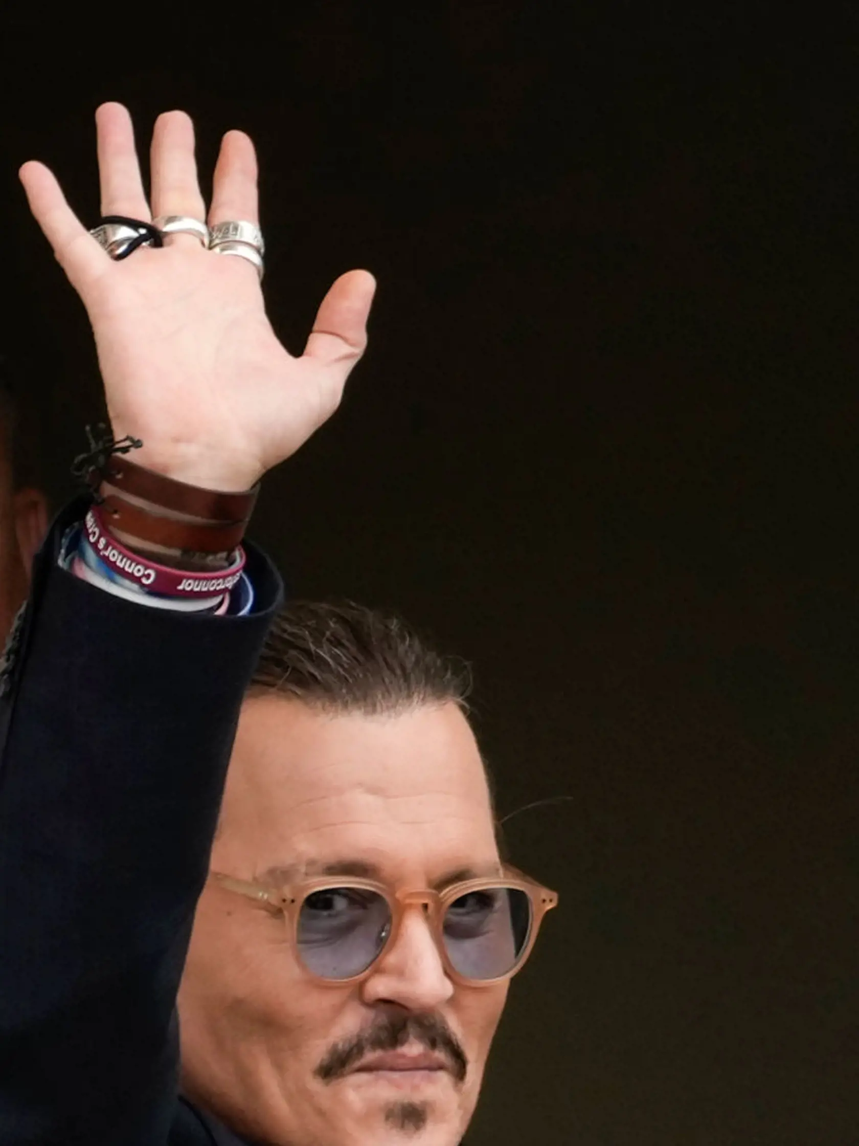 Americký herec Johnny Depp vyhral súd so svojou bývalou manželkou Amber Heardovou