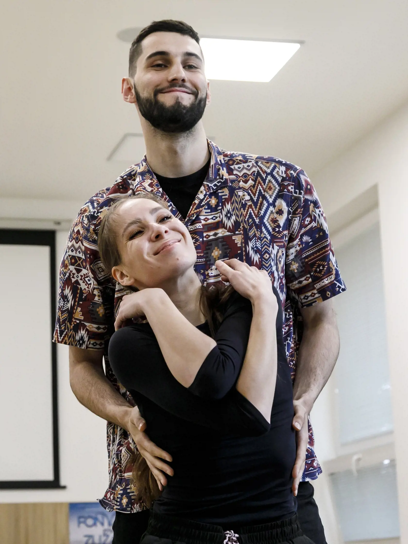 Na snímke tanečnica Kristína Rosová Moravčíková a herec Jakub Janotík počas tlačovej konferencie spojenej s nácvikom muzikálu Fontána pre Zuzanu v Bratislave 18. mája 2023. FOTO TASR - Dano Veselský