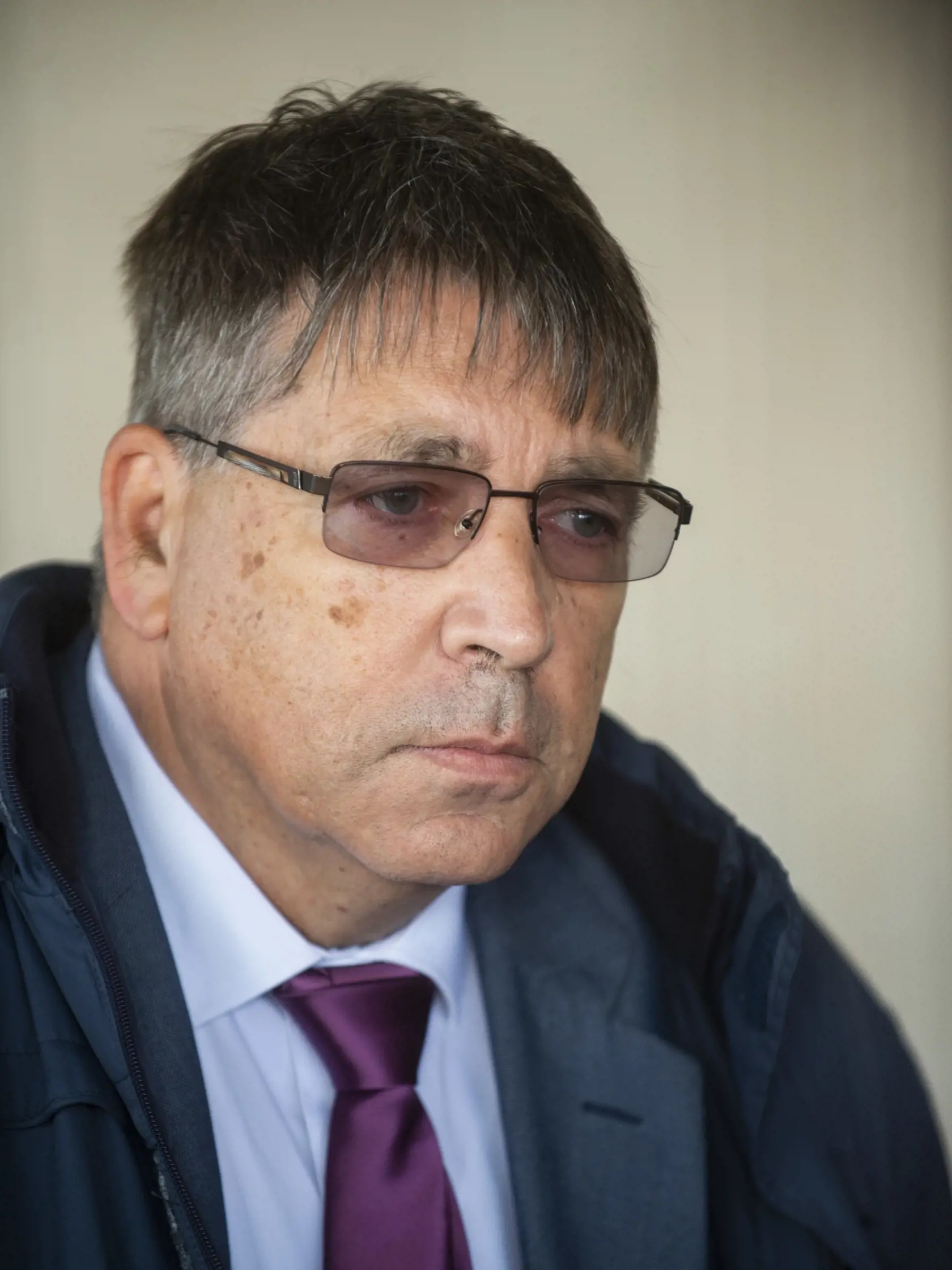 Na snímke očitý korunný svedok Roman Behúl počas tlačovej konferencie na tému: V prípade vyšetrovania tragickej smrti Slováka Jozefa Chovanca v Belgicku dochádza k zarážajúcemu vývoju, ktorý môže mať zásadný vplyv na uzavretie prípadu 24. septembra 2021 v Bratislave. FOTO TASR - Jakub Kotian