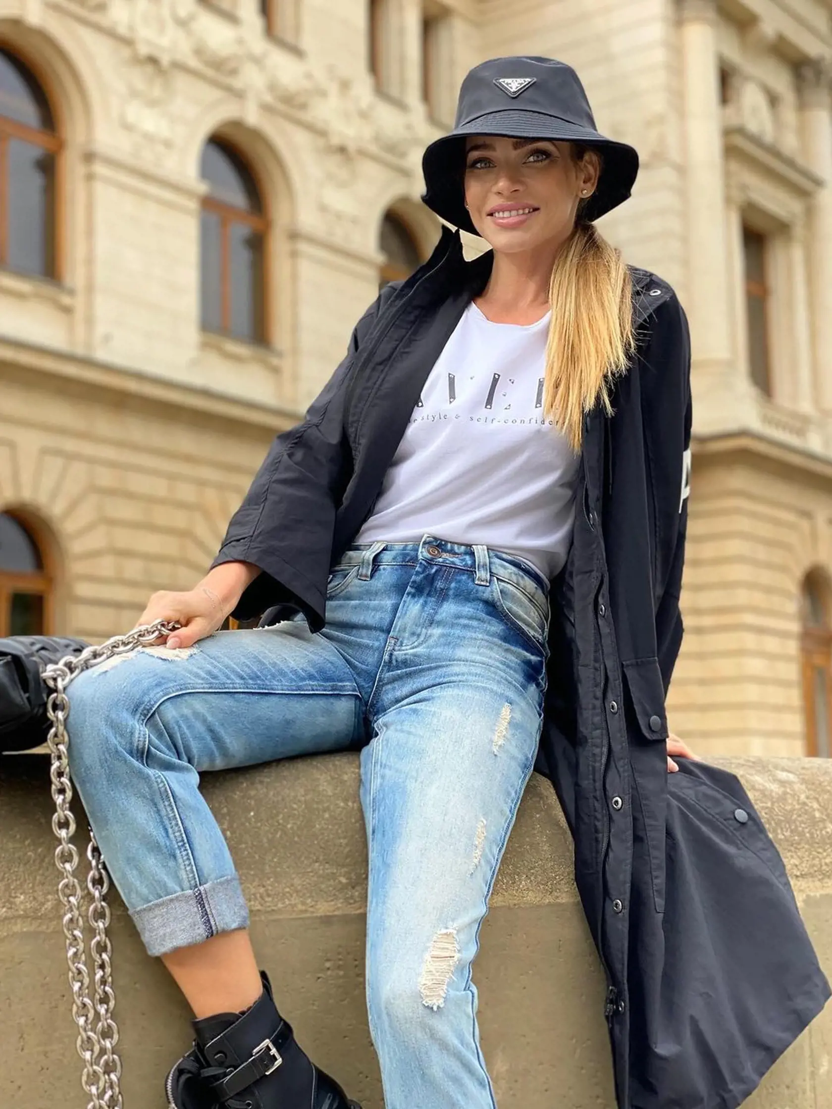 Andrea Verešová sa ukázala v perfektnom outfite do aprílových dažďov.