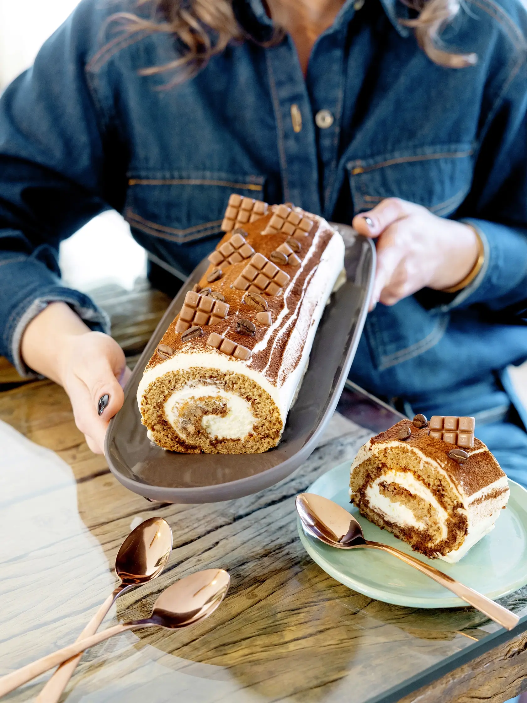 Na snímke je tiramisu roláda Veroniky Bušovej - výborný recept.