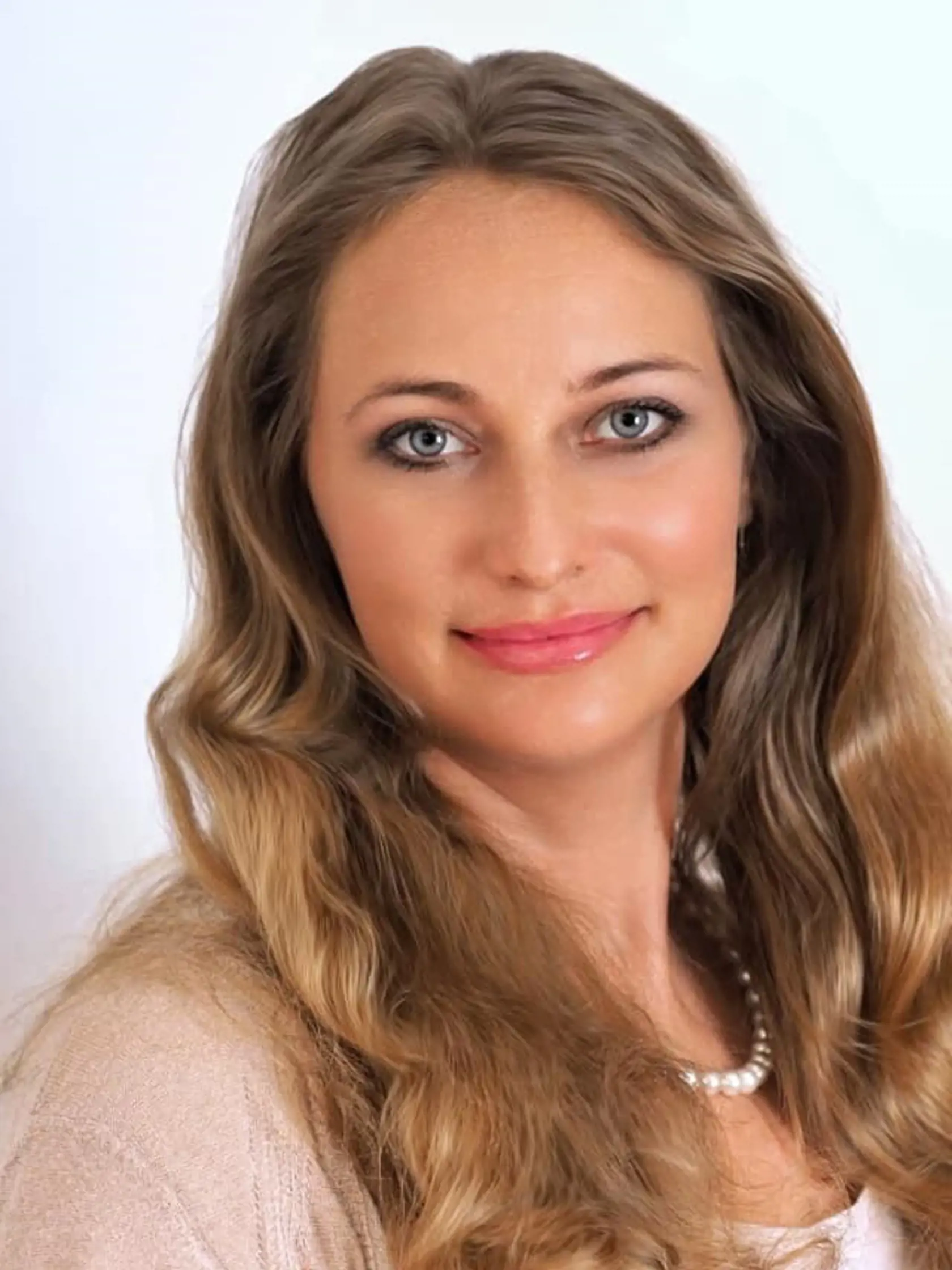 Marica Pirošíková,  bývalá zástupkyňa Slovenska pred Európskym súdom pre ľudské práva (ESĽP) v Štrasburgu a advokátka pôsobiaca na Právnickej fakulte Univerzite Mateja Bela v Banskej Bystrici.