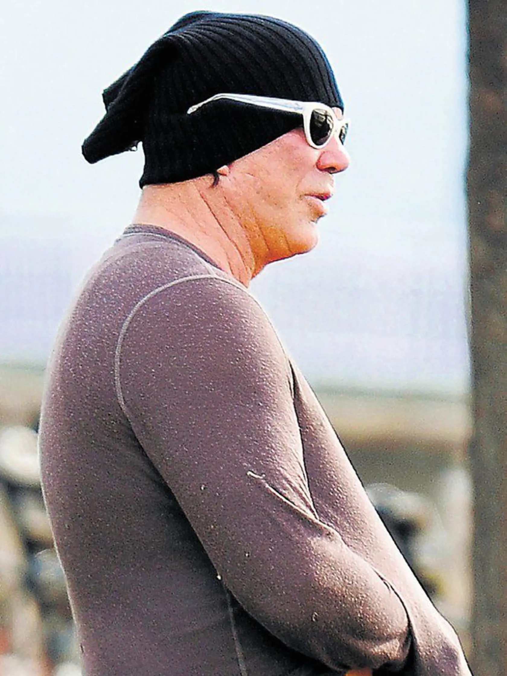 Mickey Rourke musí tento ochabnutý pivný sval