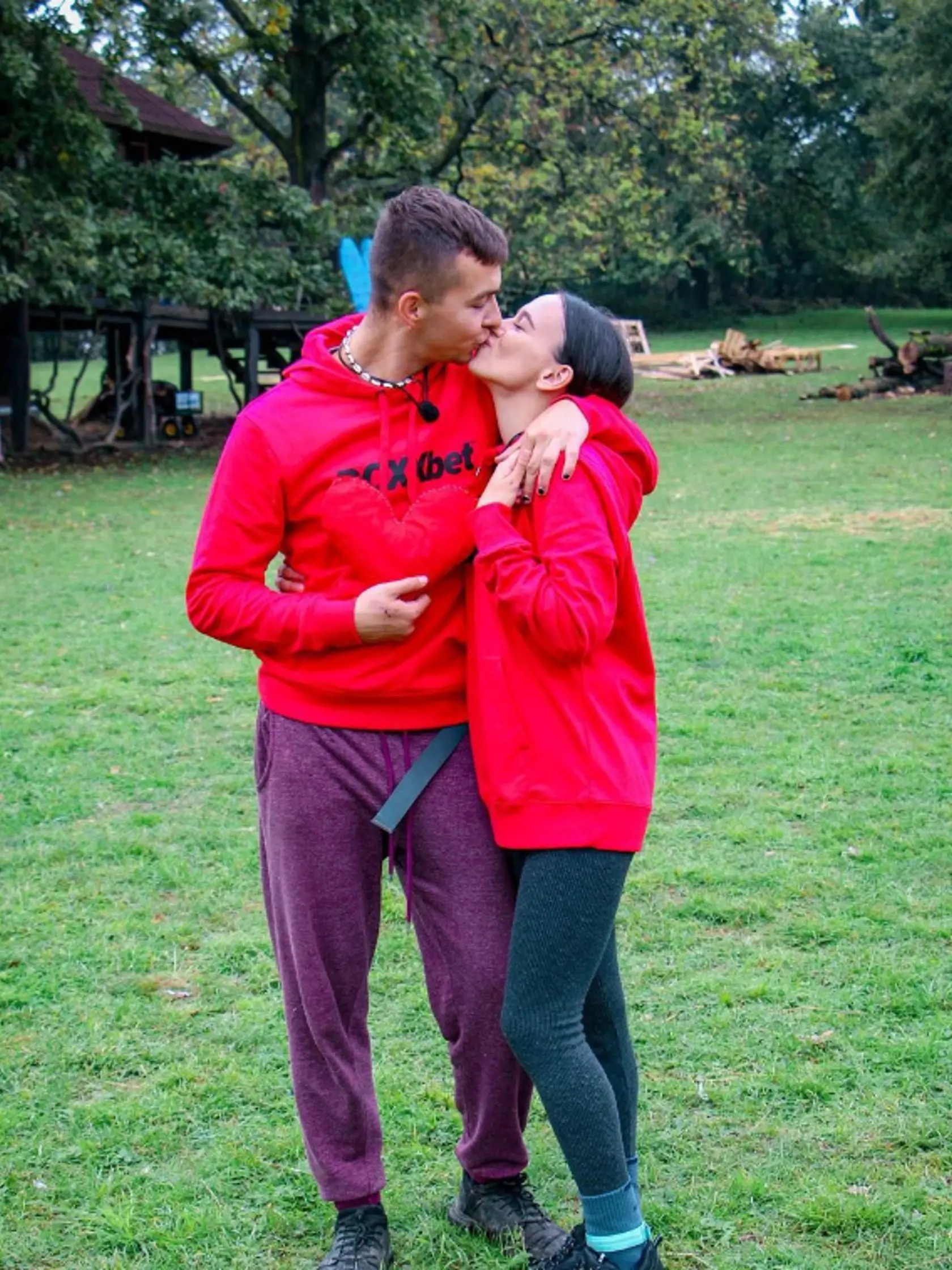 Saška a Tamás si k sebe hľadali cestu najdlhšie zo všetkých farmárov. Saške totiž dosť dlho trvalo, kým si uvedomila, že temperamentného tanečníka skutočne chce. Ich vzťah je už minulosťou.