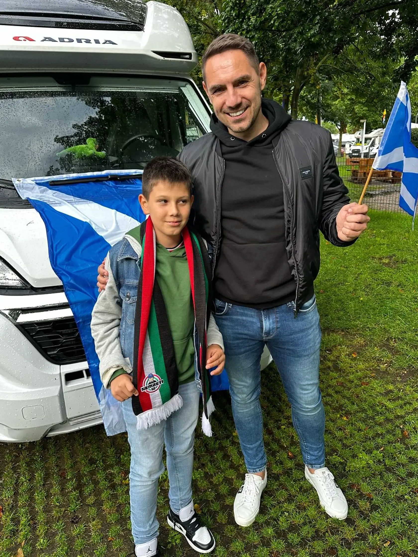 György Gyimesi so synom ako futbalový fanúšikovia počas tohtoročných majstrovstiev Európy, vybrali sa na zápas medzi Maďarskom a Škótskom. Futbalisti Maďarska 23. júna Škótsko zdolali 1:0 a tešili sa z prvého trojbodového zisku na turnaji.