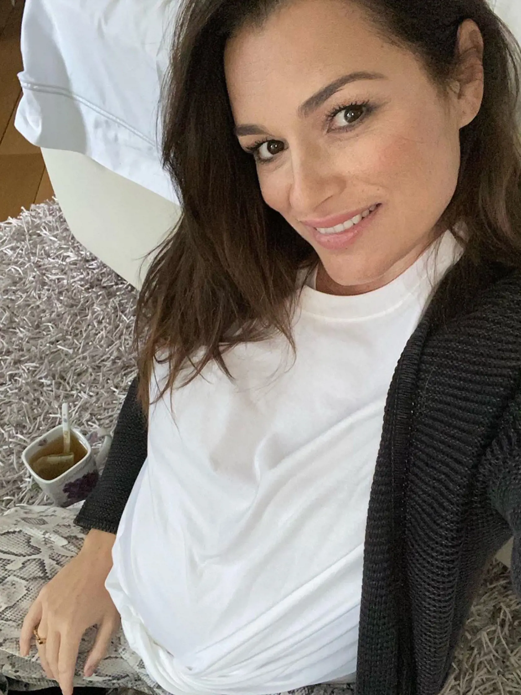 Česká exmodelka Alena Šeredová, ktorá sa pred niekoľkými dňami stala už trojnásobnou maminou, si svojho partnera Alessandra nevie vynachváliť.
