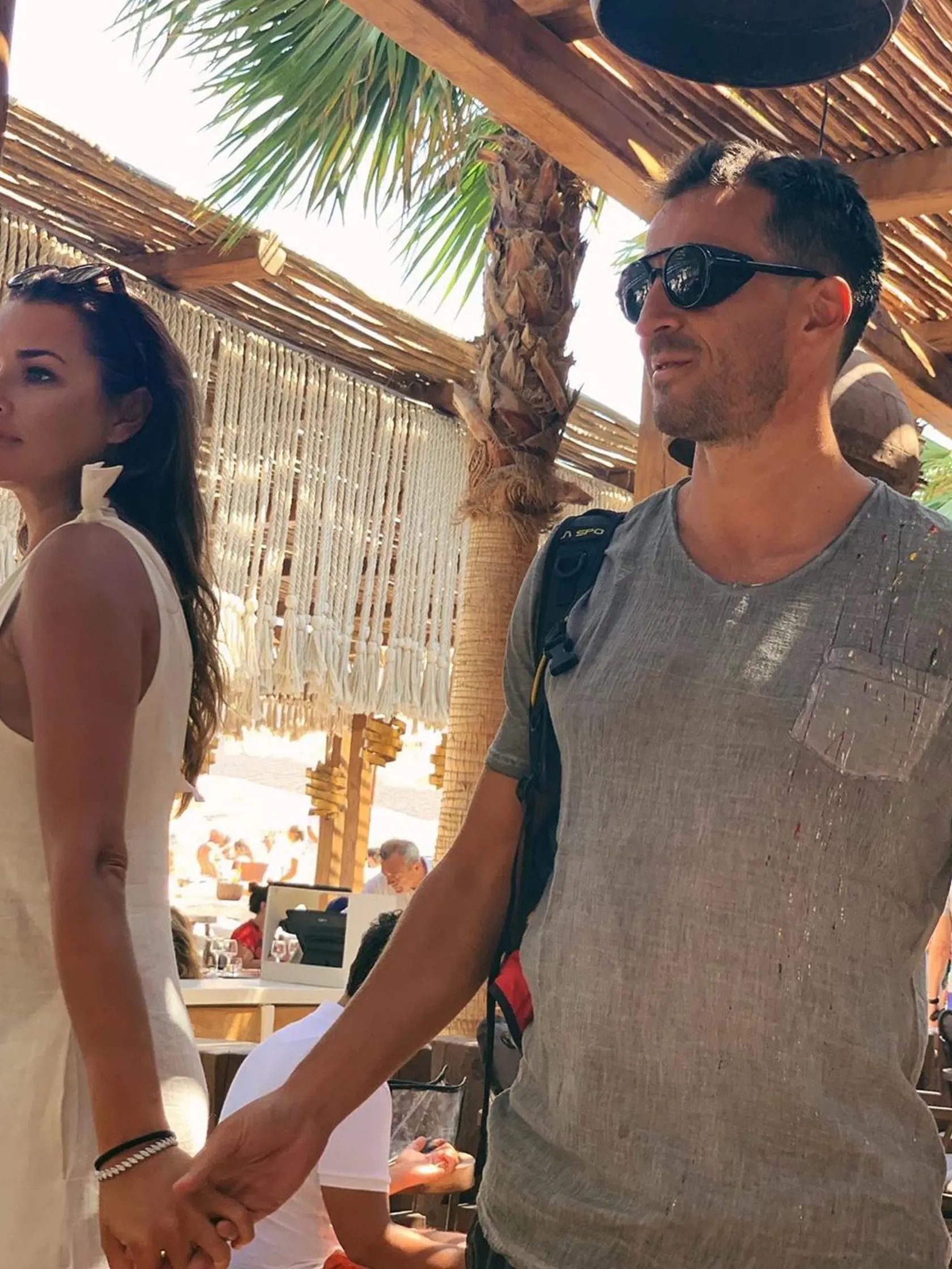 Česká exmodelka Alena Šeredová, ktorá sa pred niekoľkými dňami stala už trojnásobnou maminou, si svojho partnera Alessandra nevie vynachváliť.