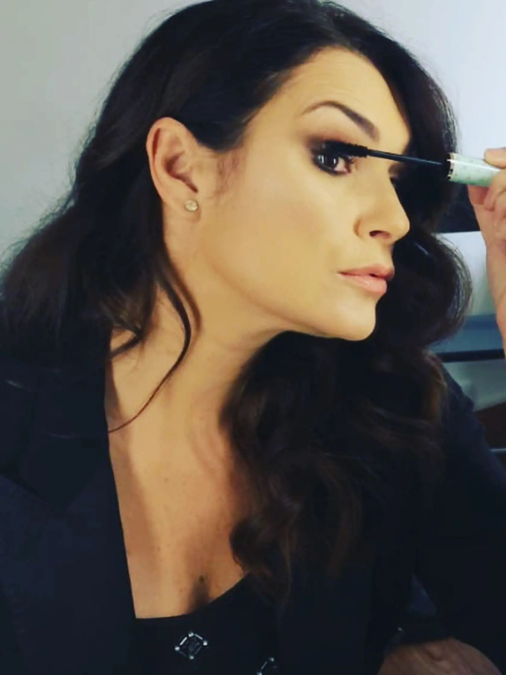Česká exmodelka Alena Šeredová, ktorá sa pred niekoľkými dňami stala už trojnásobnou maminou, si svojho partnera Alessandra nevie vynachváliť.
