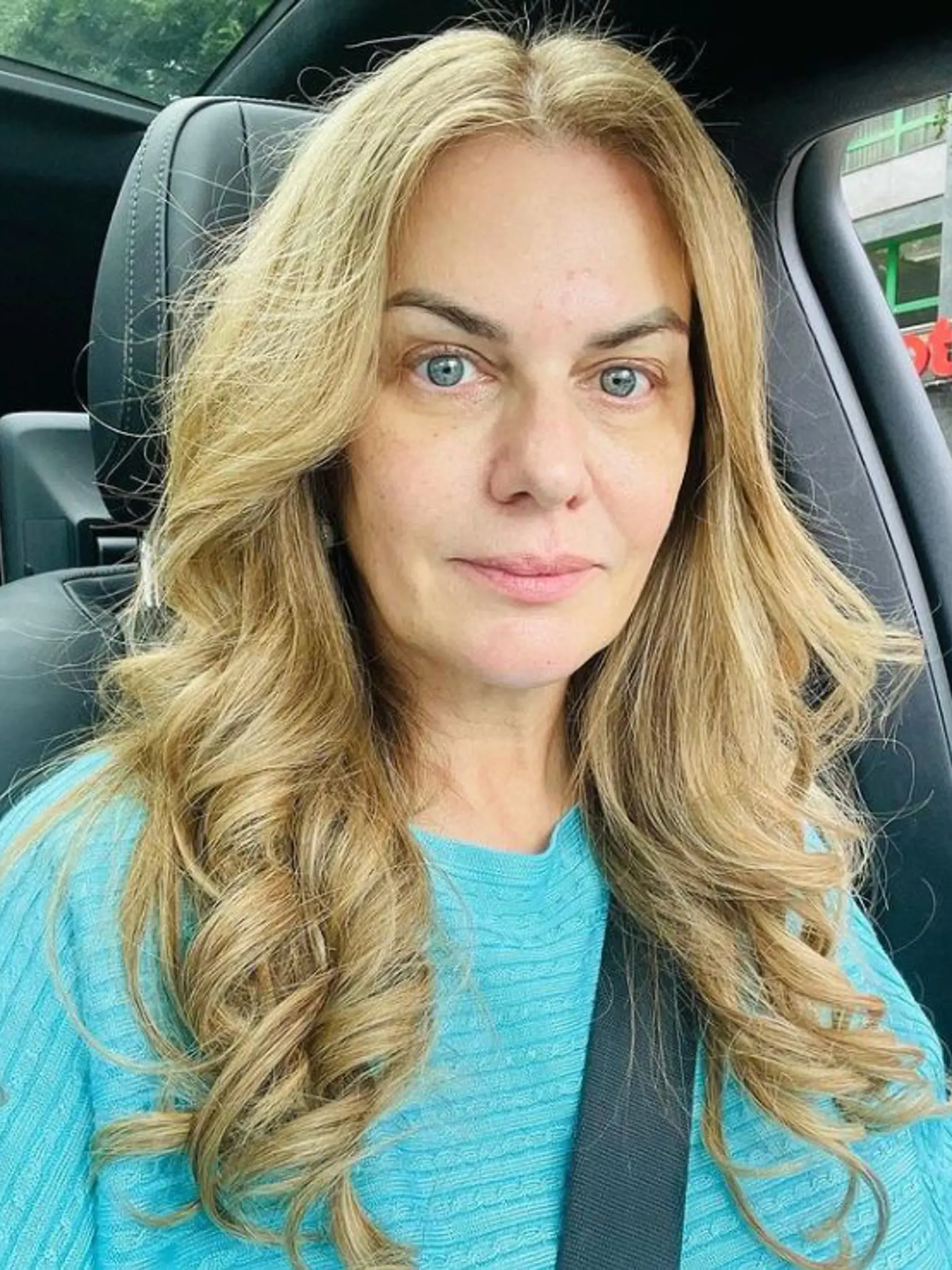 "Každý deň musíte mať makeup. Dnes proste je deň “na holo” ale zajtra si niečo nakreslím," odkázala europoslankyňa.