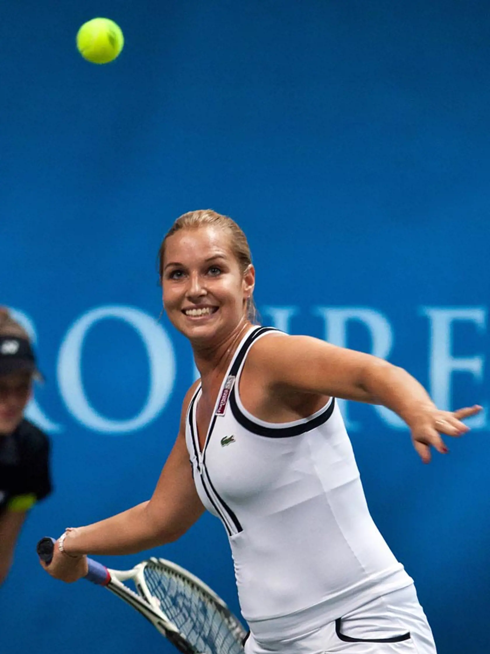 Tenistka Dominika Cibulková počas tenisovej exhibície Tennis Classic proti Caroline Wozniacki. Bratislava, 21. november 2011. Foto: SITA/Jozef Jakubčo 