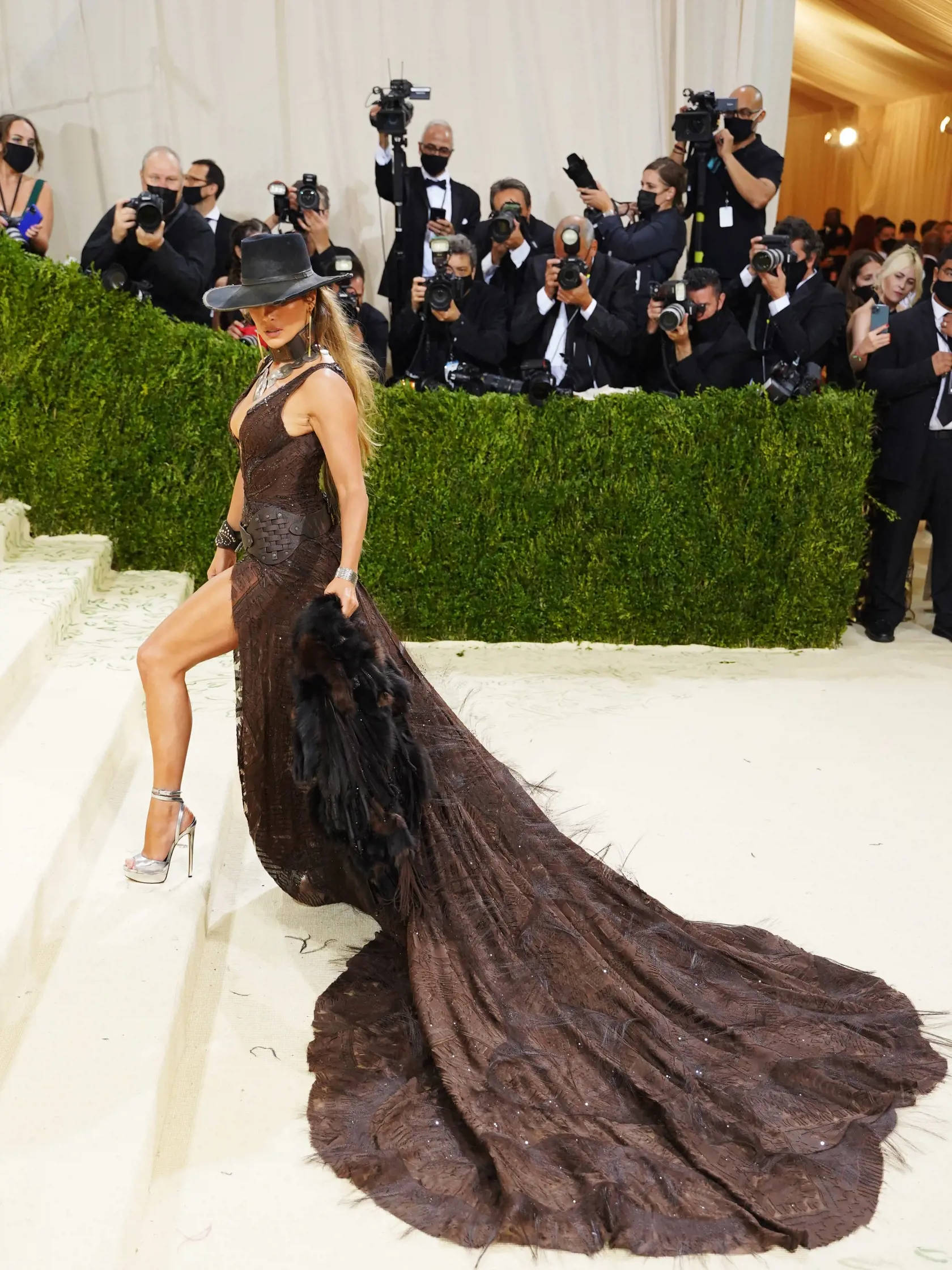 Met Gala 2021: JLo