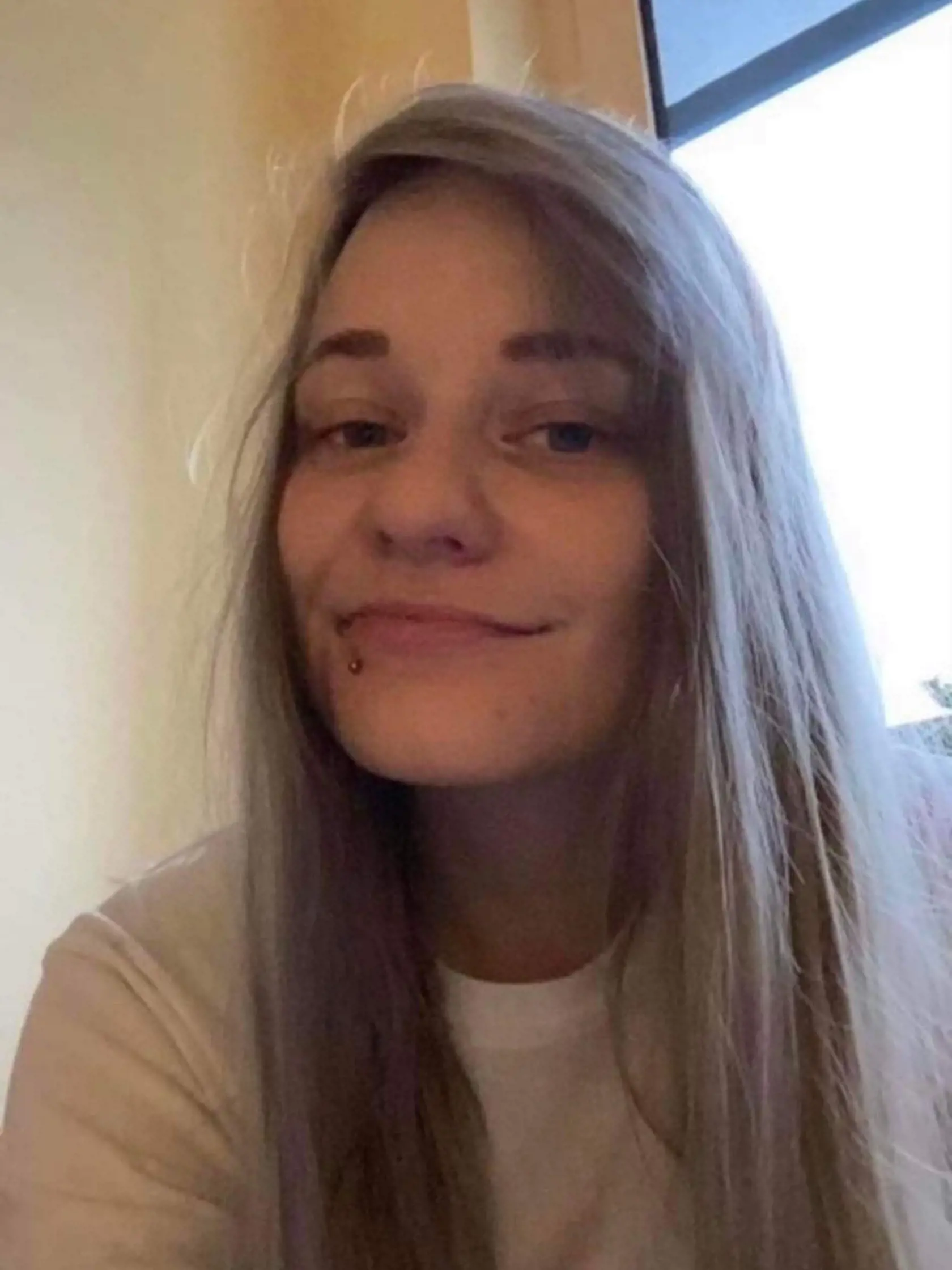 Martina (22) Bratislava - Tak najviac asi na jedle, lebo je úplne odveci, keď idem na základné potraviny, zaplatím cez 60€ a do pár dní sa to stratí. Zvyknem šetriť aj na oblečení, nakupujem vo výpredajoch.
