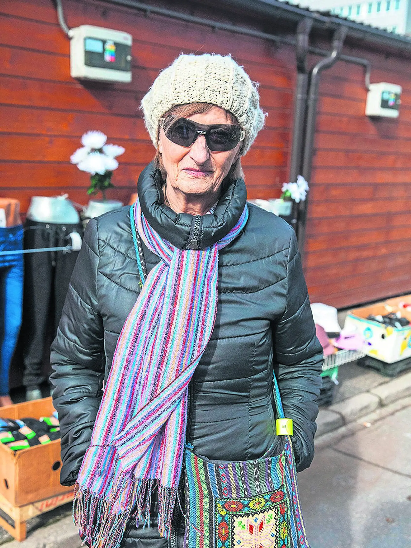 Anketa denníka Plus JEDEN DEŇ s bežnými občanmi. Tereza (78) na otázku či súhlasí so znovuzavedením povinnej vojenčiny reagovala: „Bola by som za maximálne pol roka, pretože to stojí veľa peňazí, aby mladých trochu prevychovali a vycepovali."