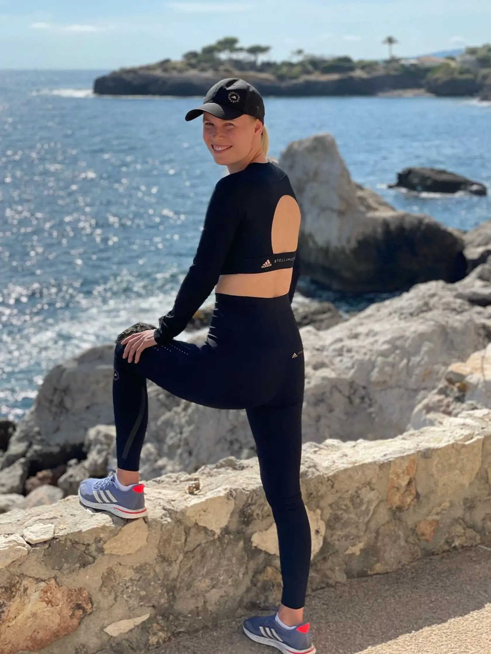 Caroline Wozniacki po pôrode opäť naberá formu.