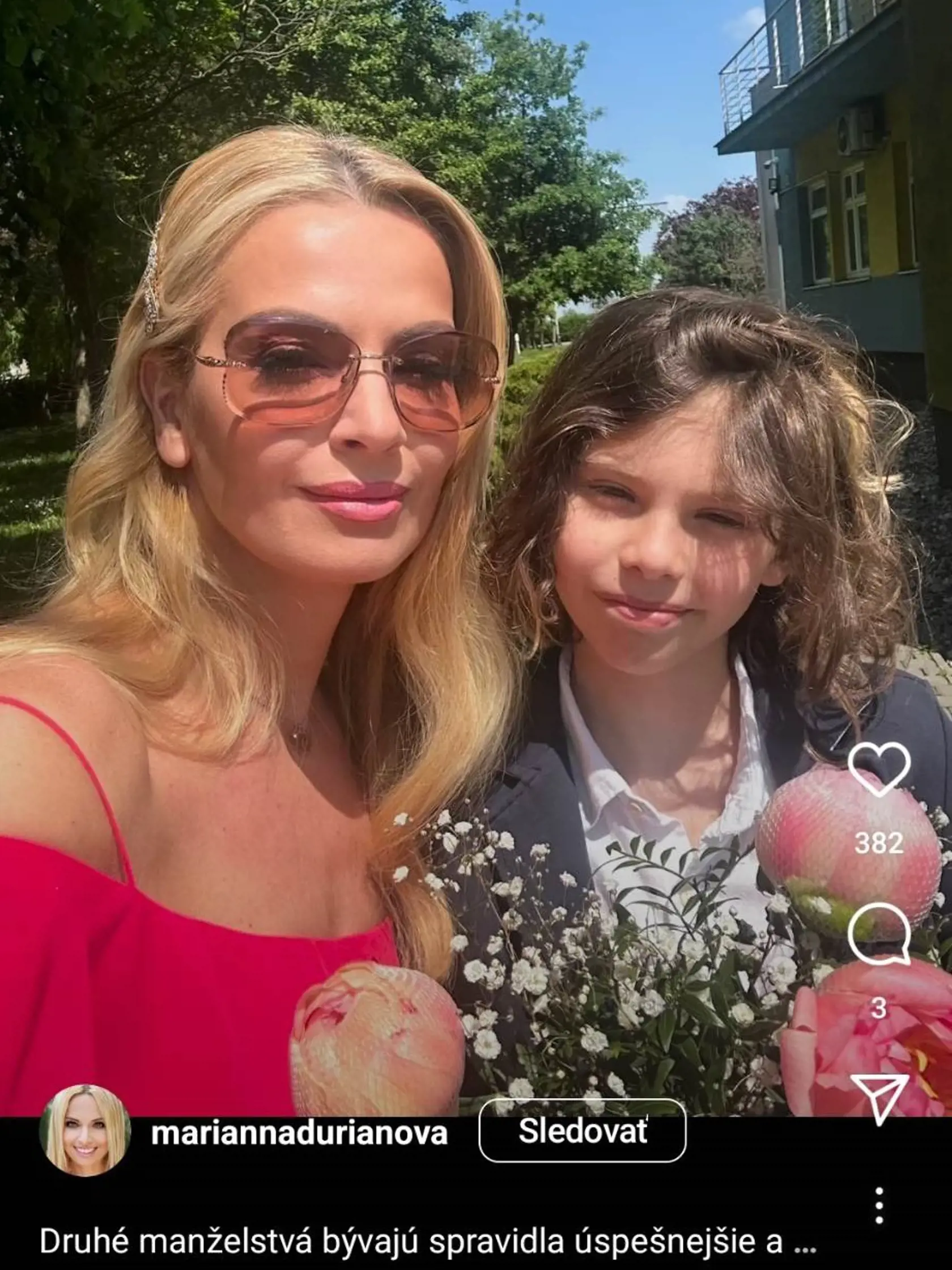 Moderátorka Marianna Ďurianová so synom Romankom na svadbe svojho mladšieho brata Tomáša.