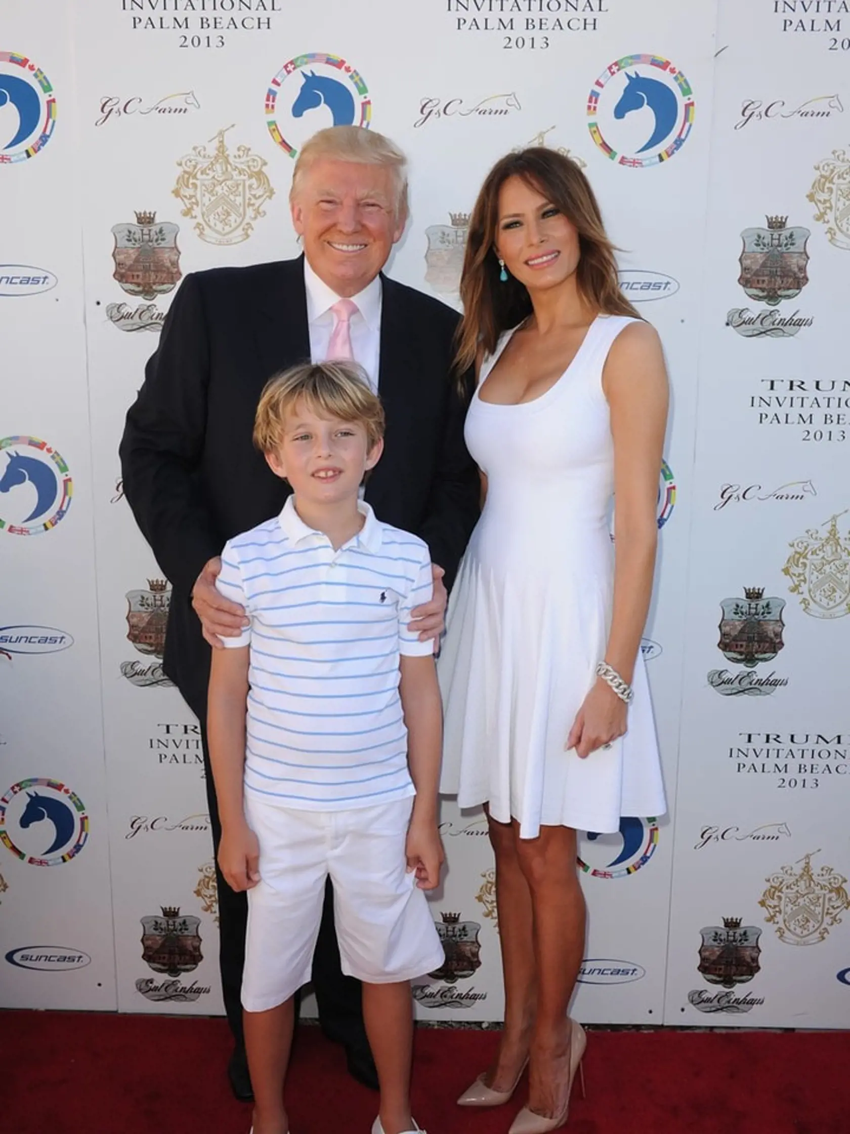 Melania mu porodila syna Barrona.