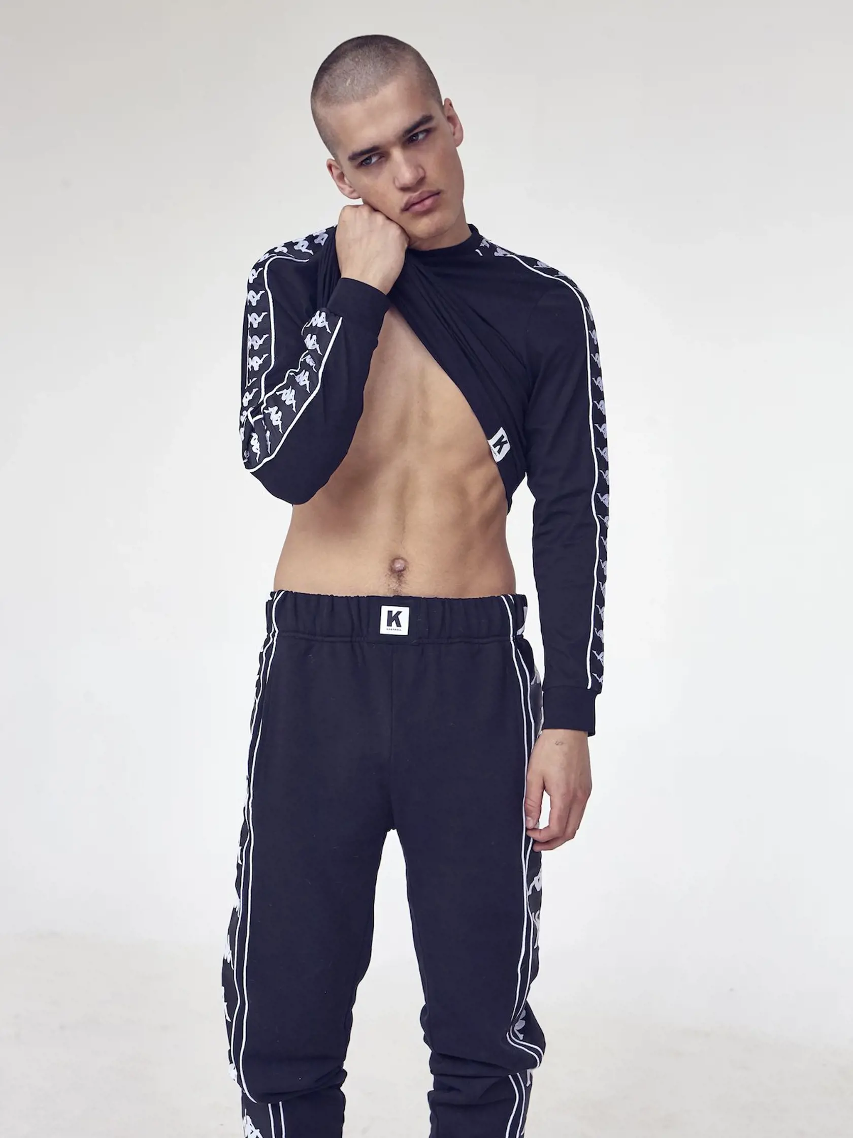 Sexi mladý herec Roman Gažo.